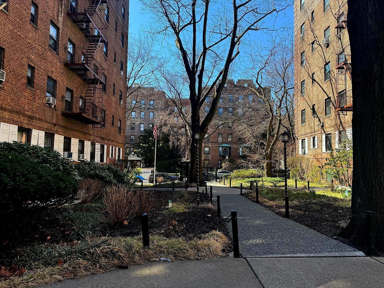 83-83 118 Street # 6L, Kew Gardens, NY 11415