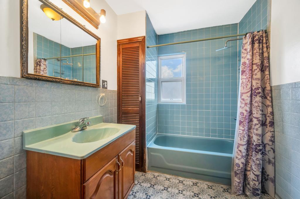 11467 202nd Street, Saint Albans, NY 11412