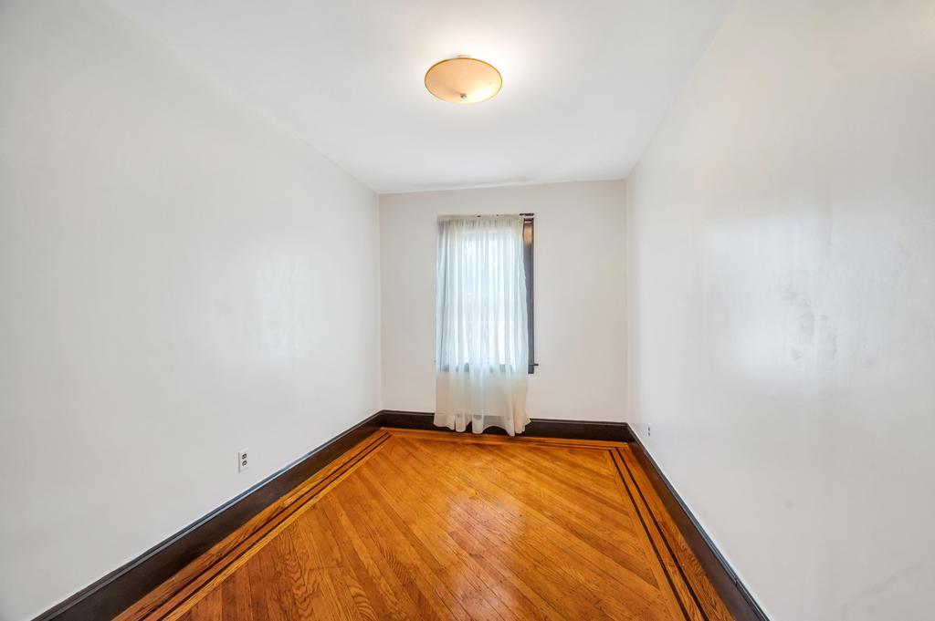 11467 202nd Street, Saint Albans, NY 11412