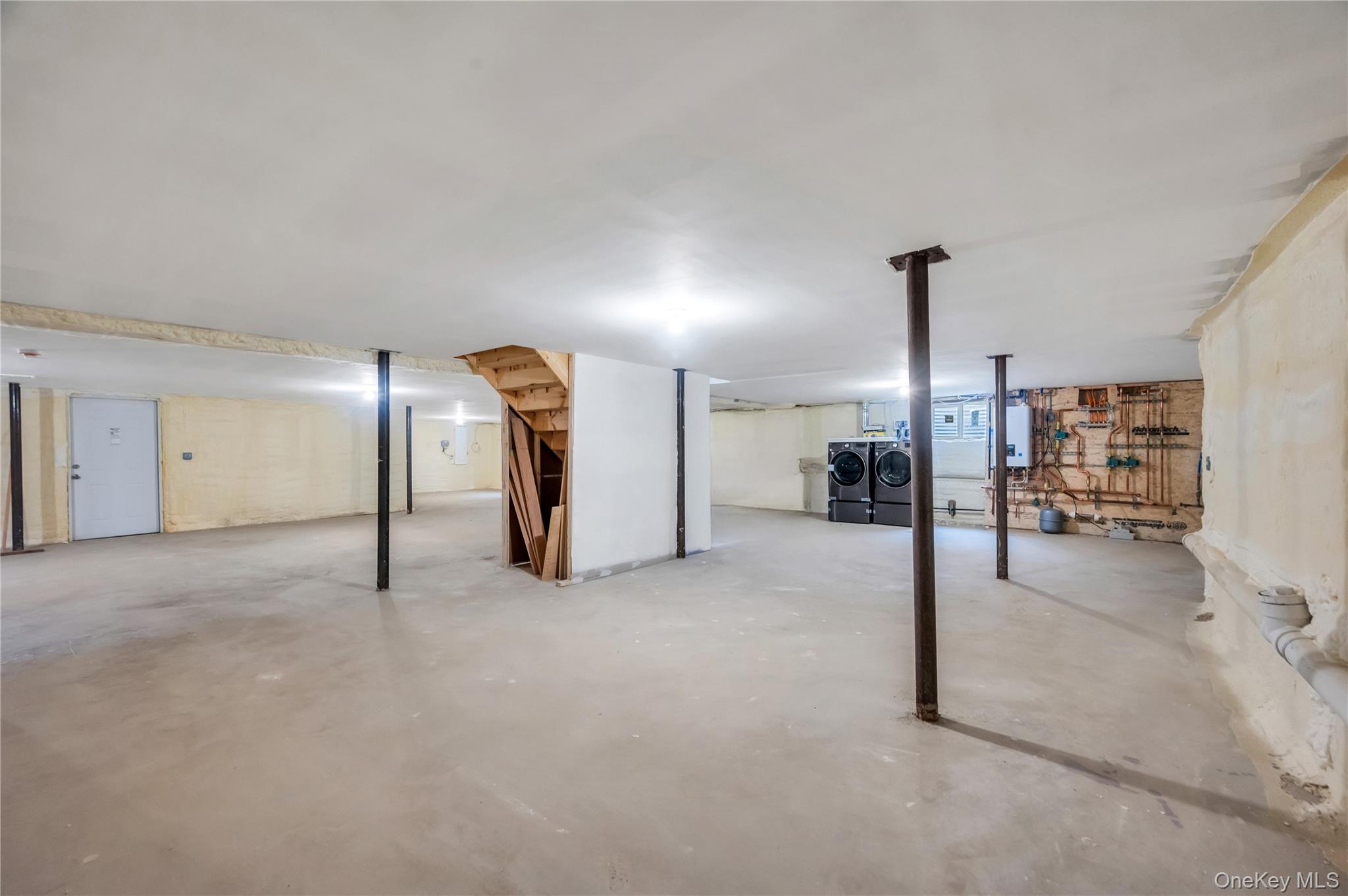 16 Violet Avenue, Hicksville, NY 11801