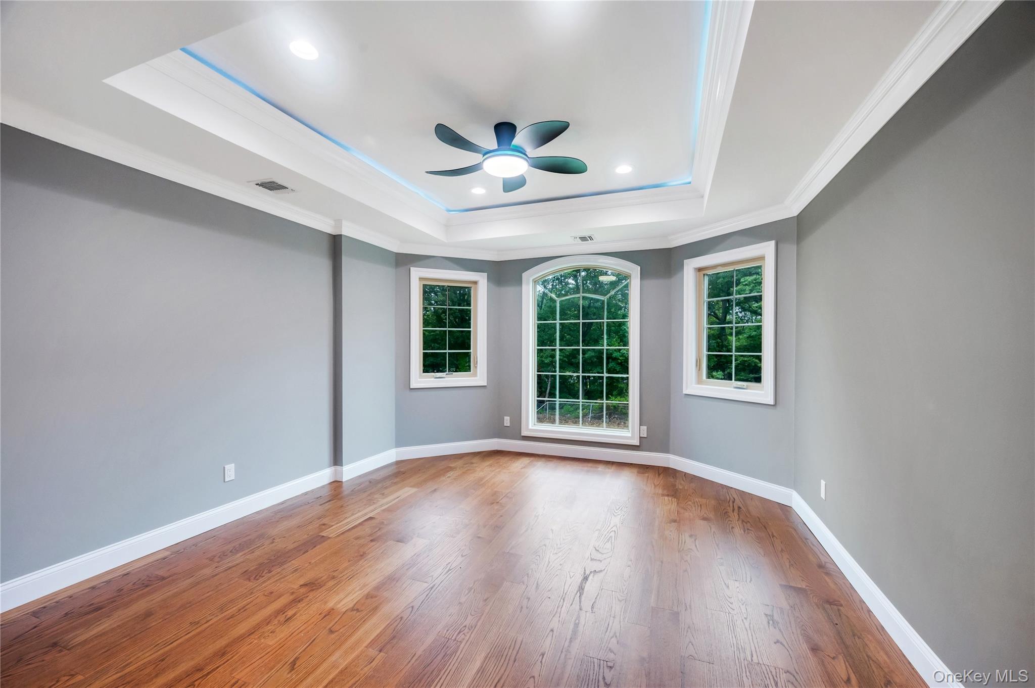 16 Violet Avenue, Hicksville, NY 11801