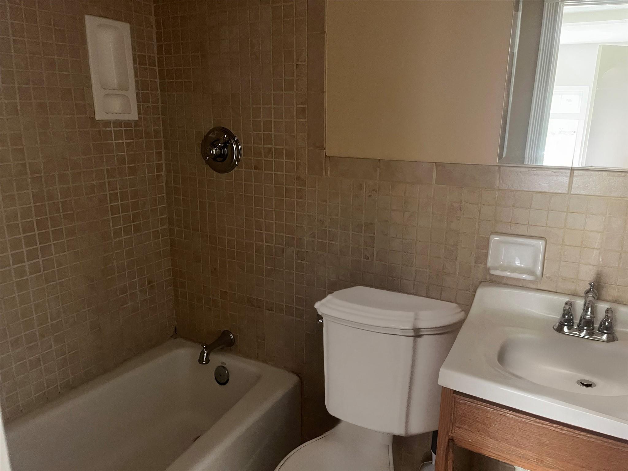 7 Senic Drive, Center Moriches, NY 11934