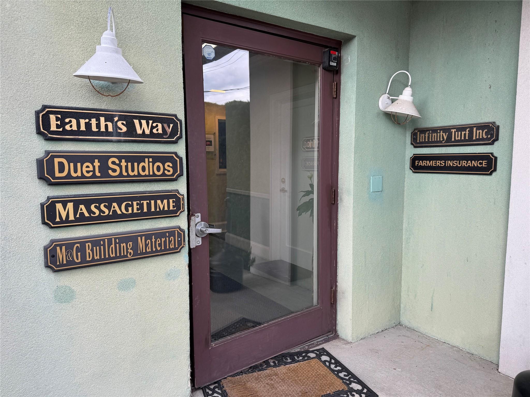 293 Castle Avenue # 1C, Westbury, NY 11590