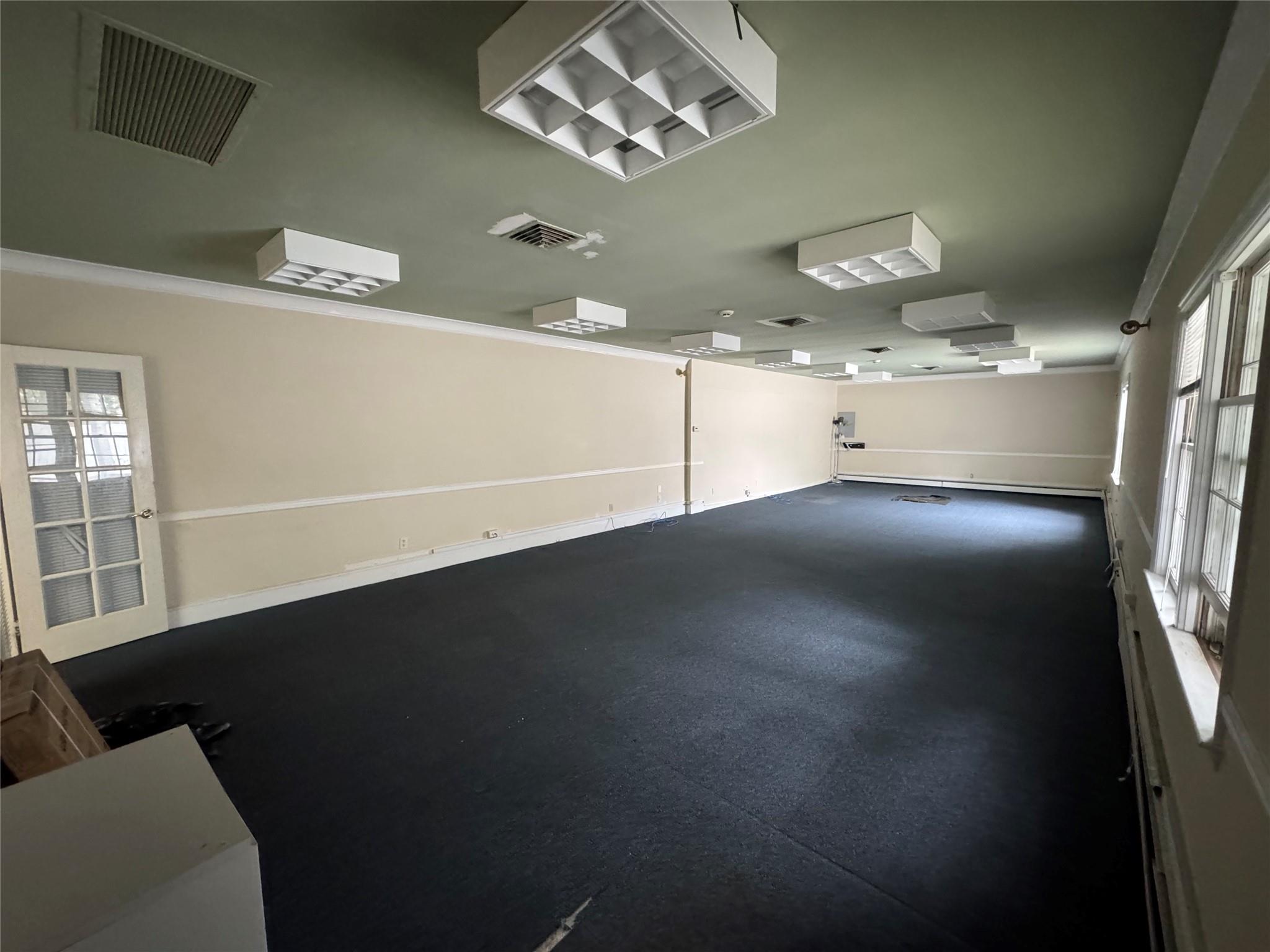 293 Castle Avenue # 1C, Westbury, NY 11590