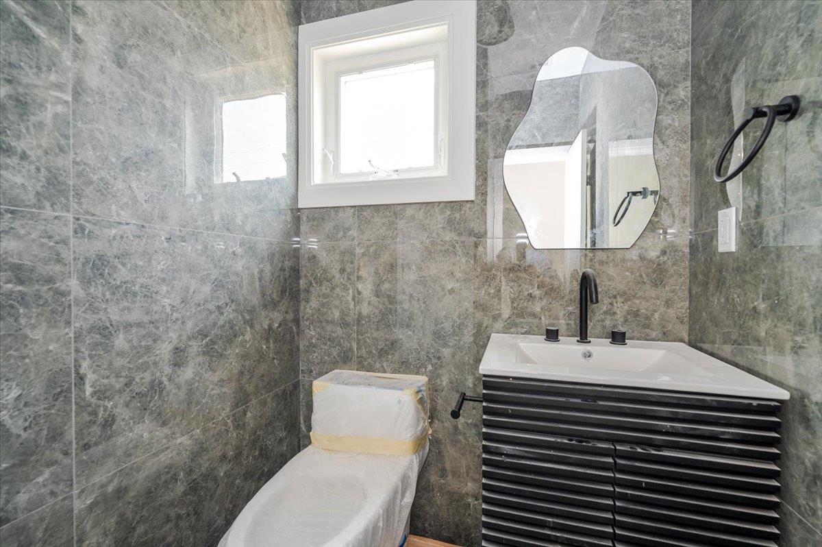 344 Bayview Avenue, Inwood, NY 11096