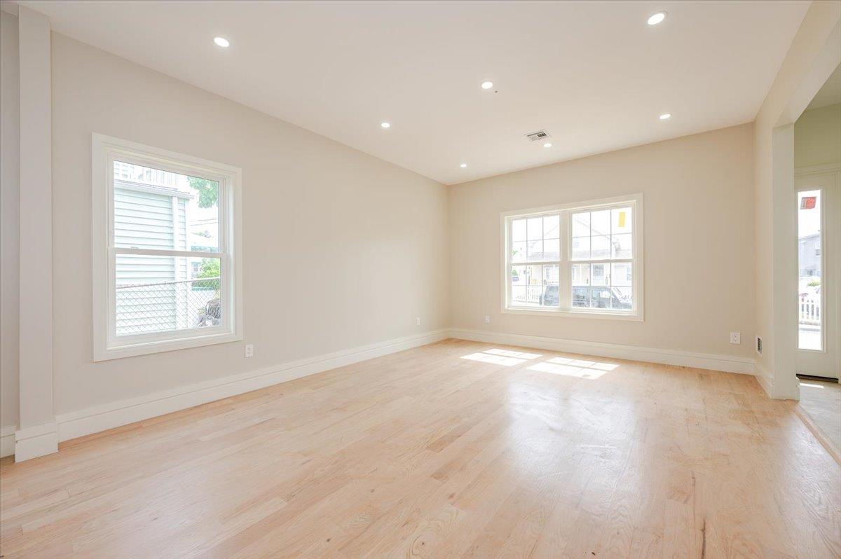 344 Bayview Avenue, Inwood, NY 11096