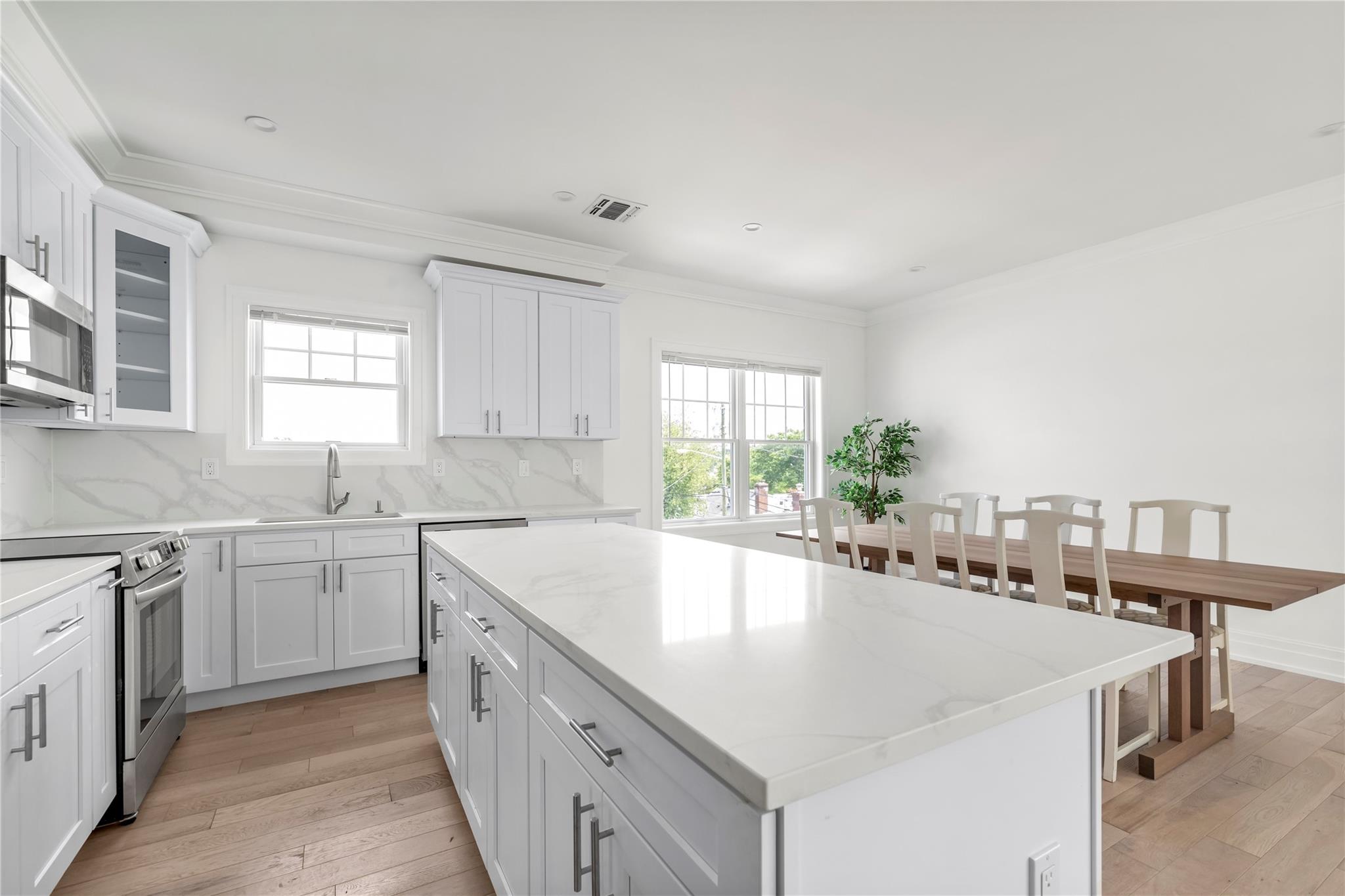 22 Sagamore Hill Drive # 1A, Port Washington North, NY 11050