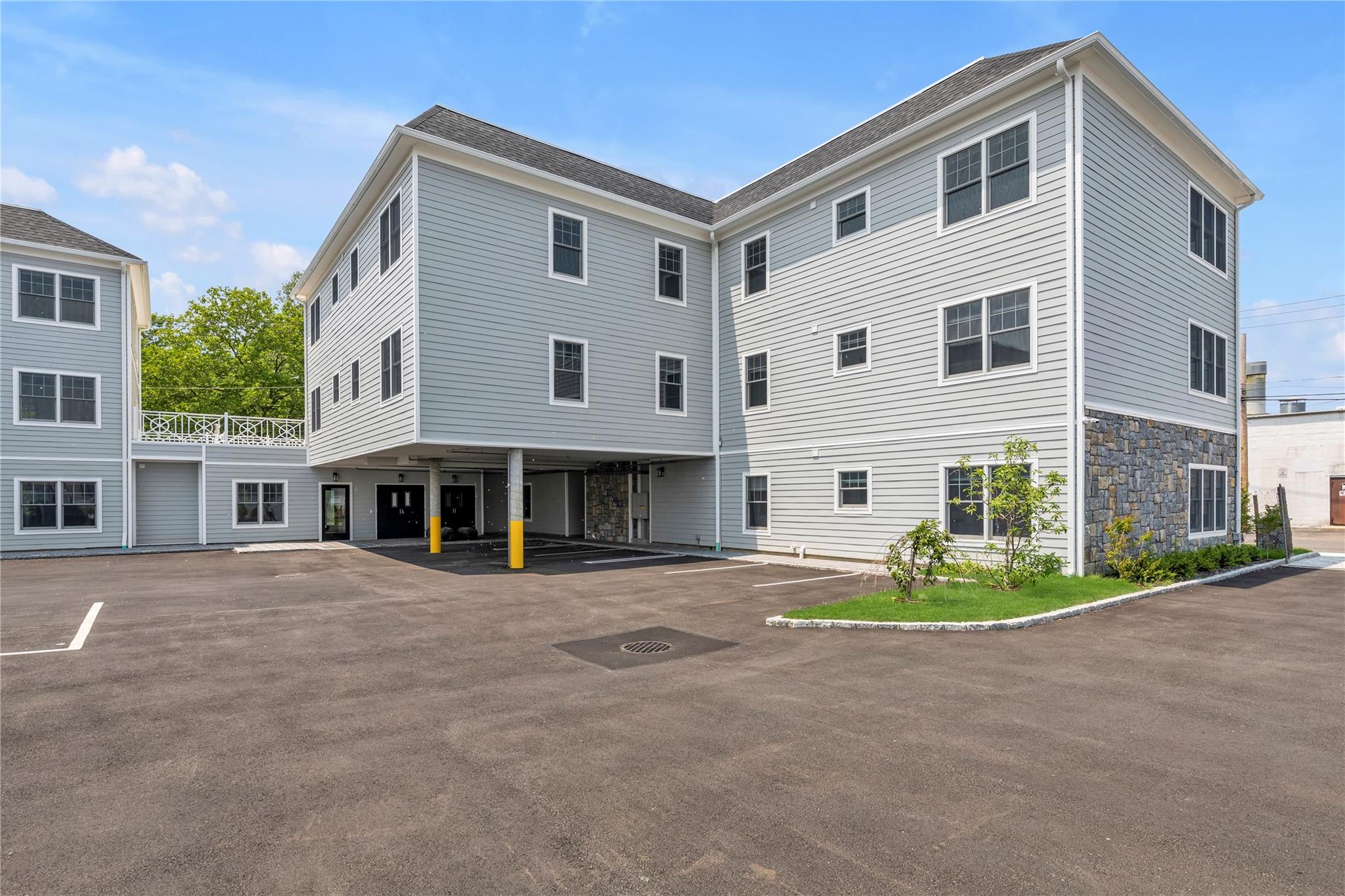22 Sagamore Hill Drive # 1A, Port Washington North, NY 11050
