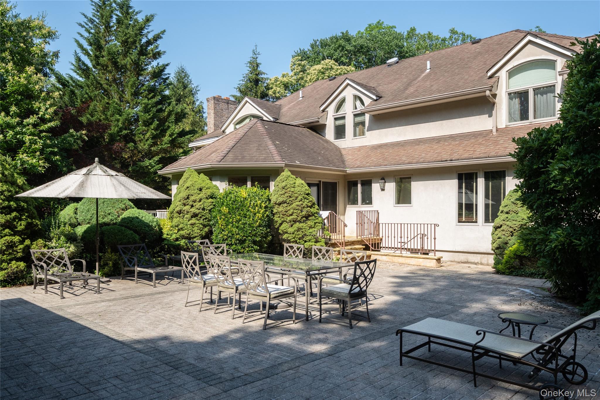 527 Split Rock Road, Syosset, NY 11791