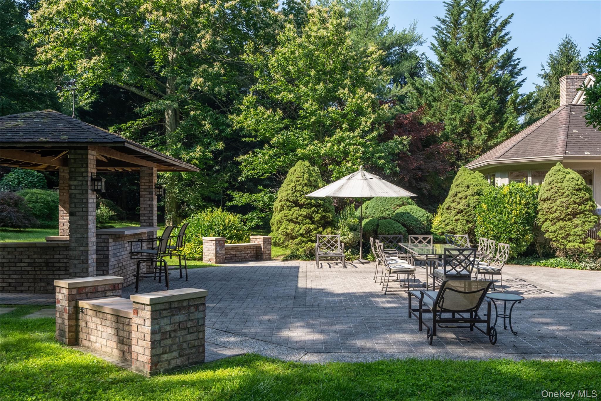 527 Split Rock Road, Syosset, NY 11791