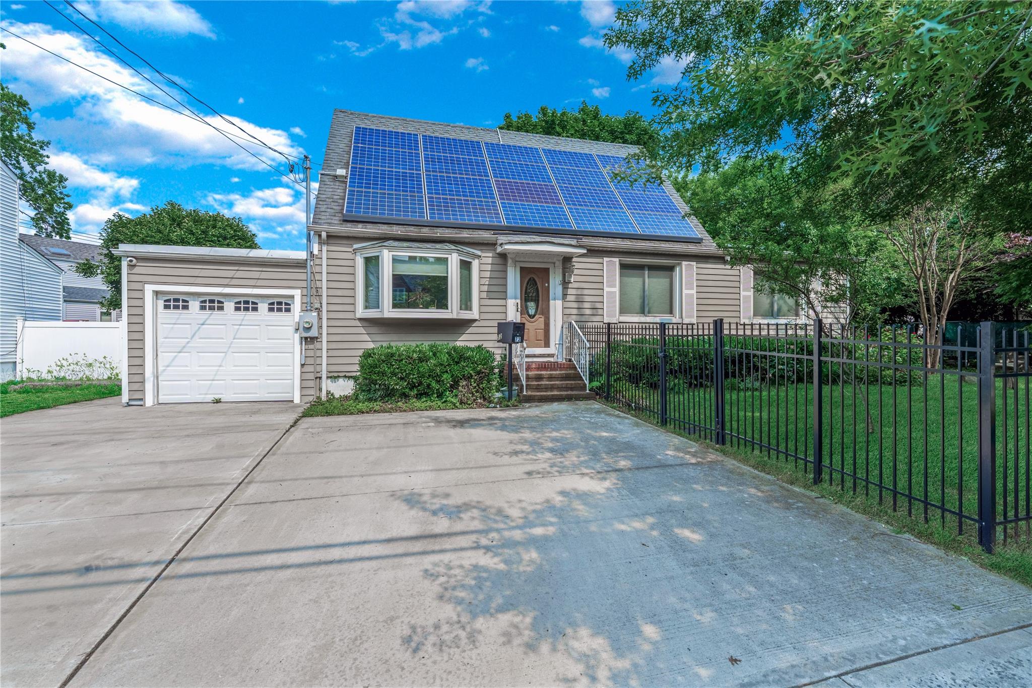 72 Harris Avenue, Hewlett, NY 11557