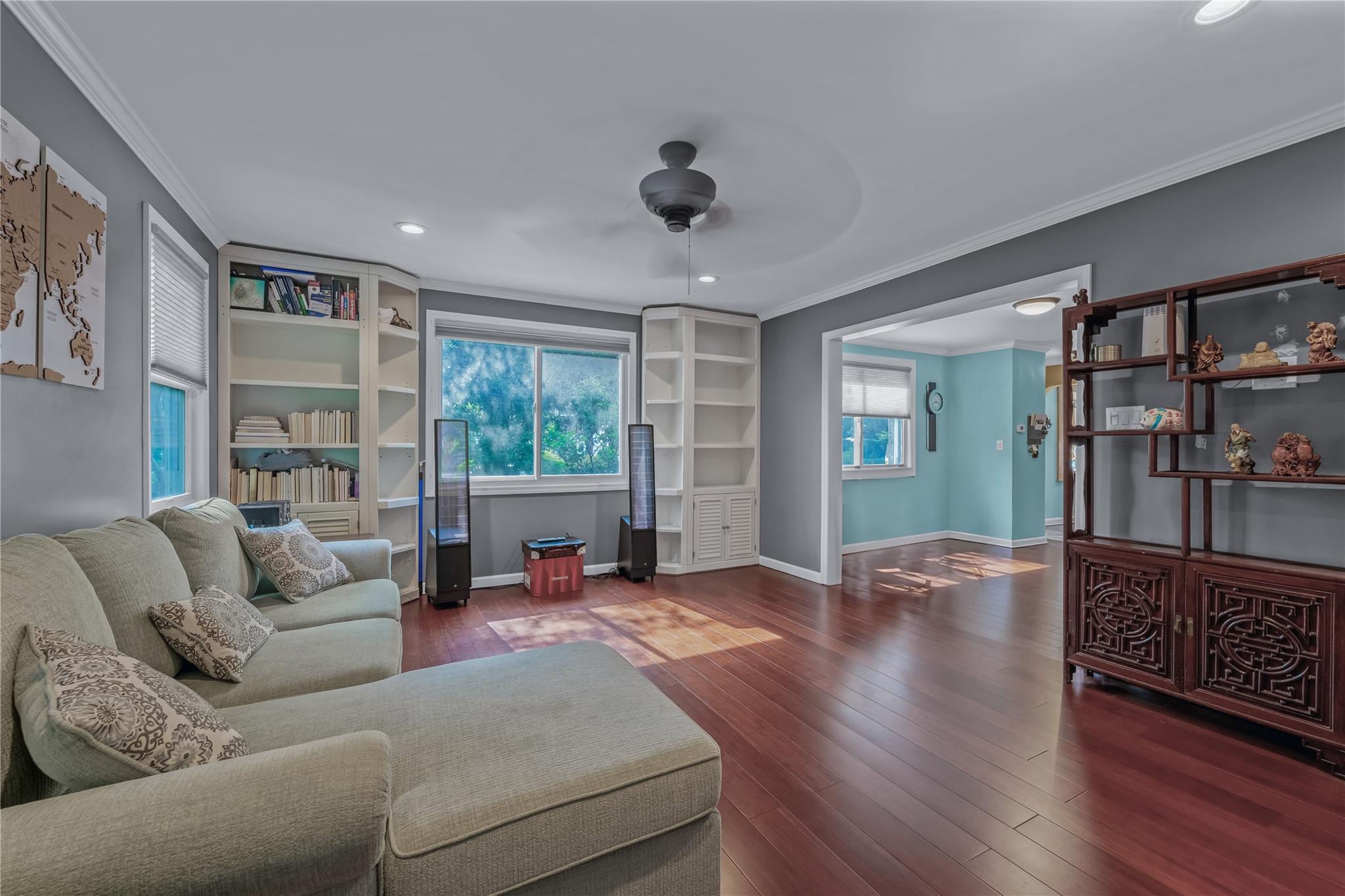 72 Harris Avenue, Hewlett, NY 11557