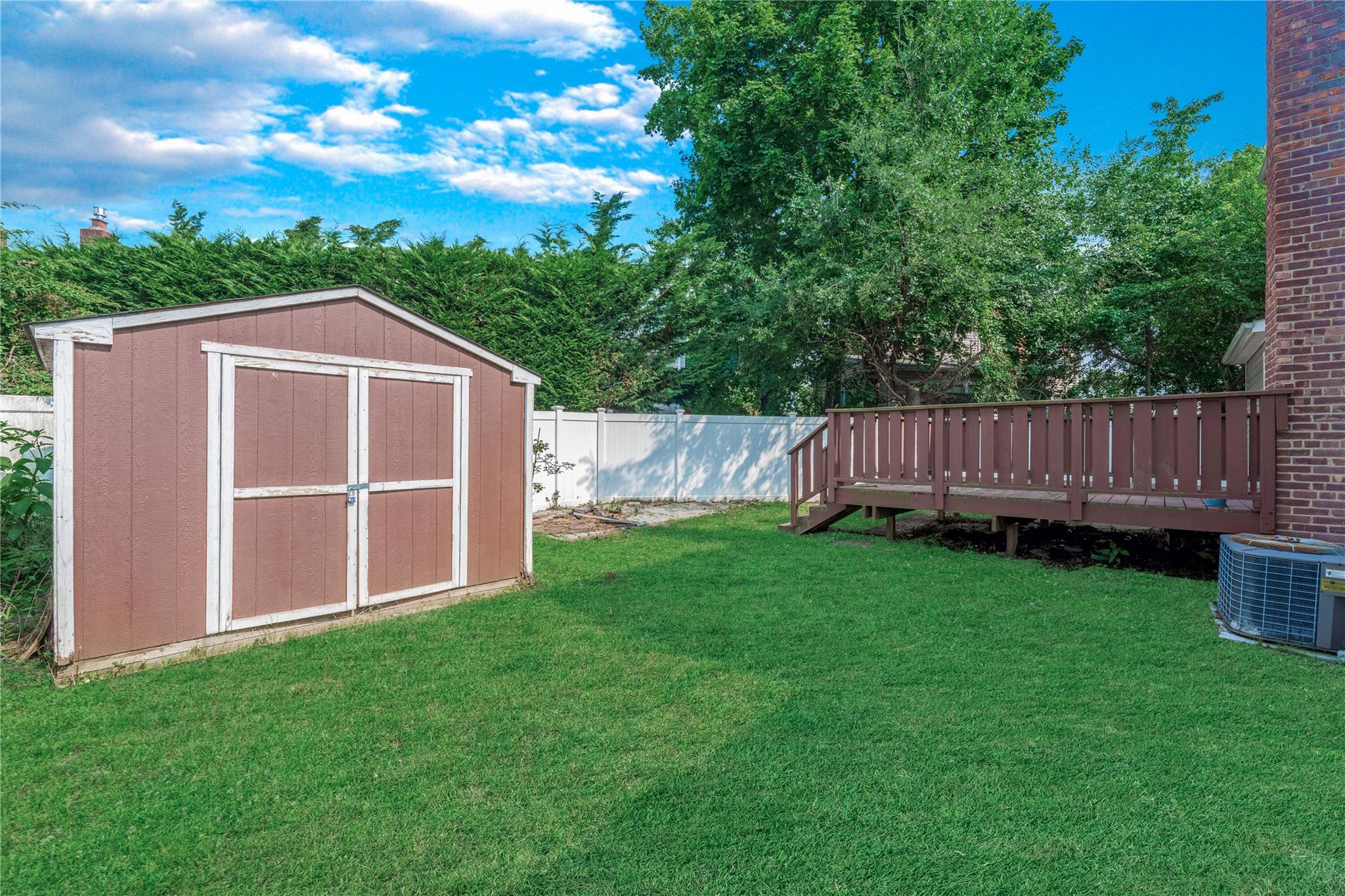 72 Harris Avenue, Hewlett, NY 11557