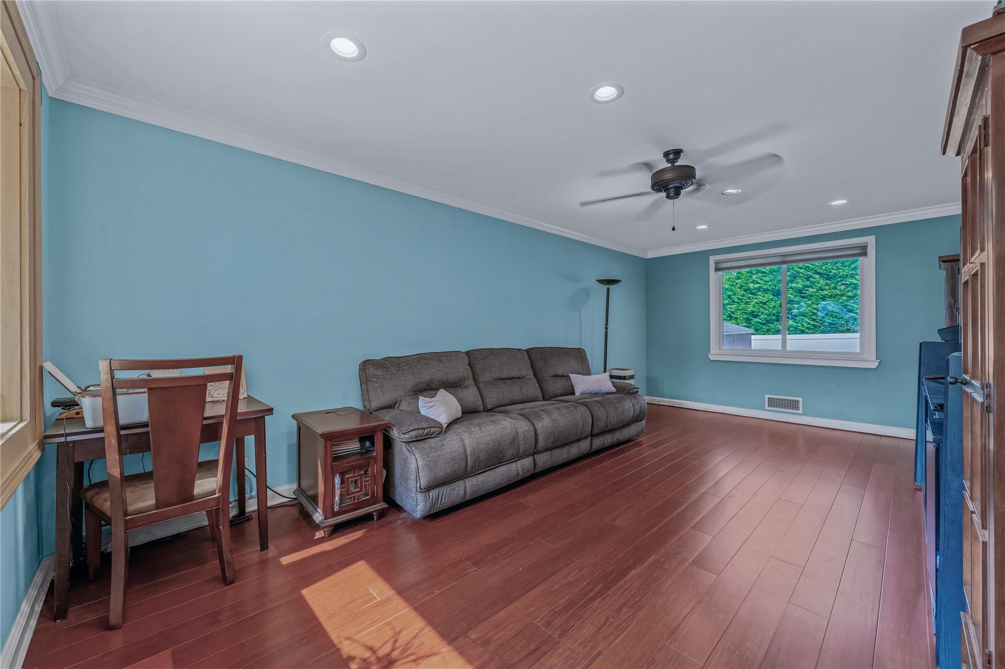 72 Harris Avenue, Hewlett, NY 11557