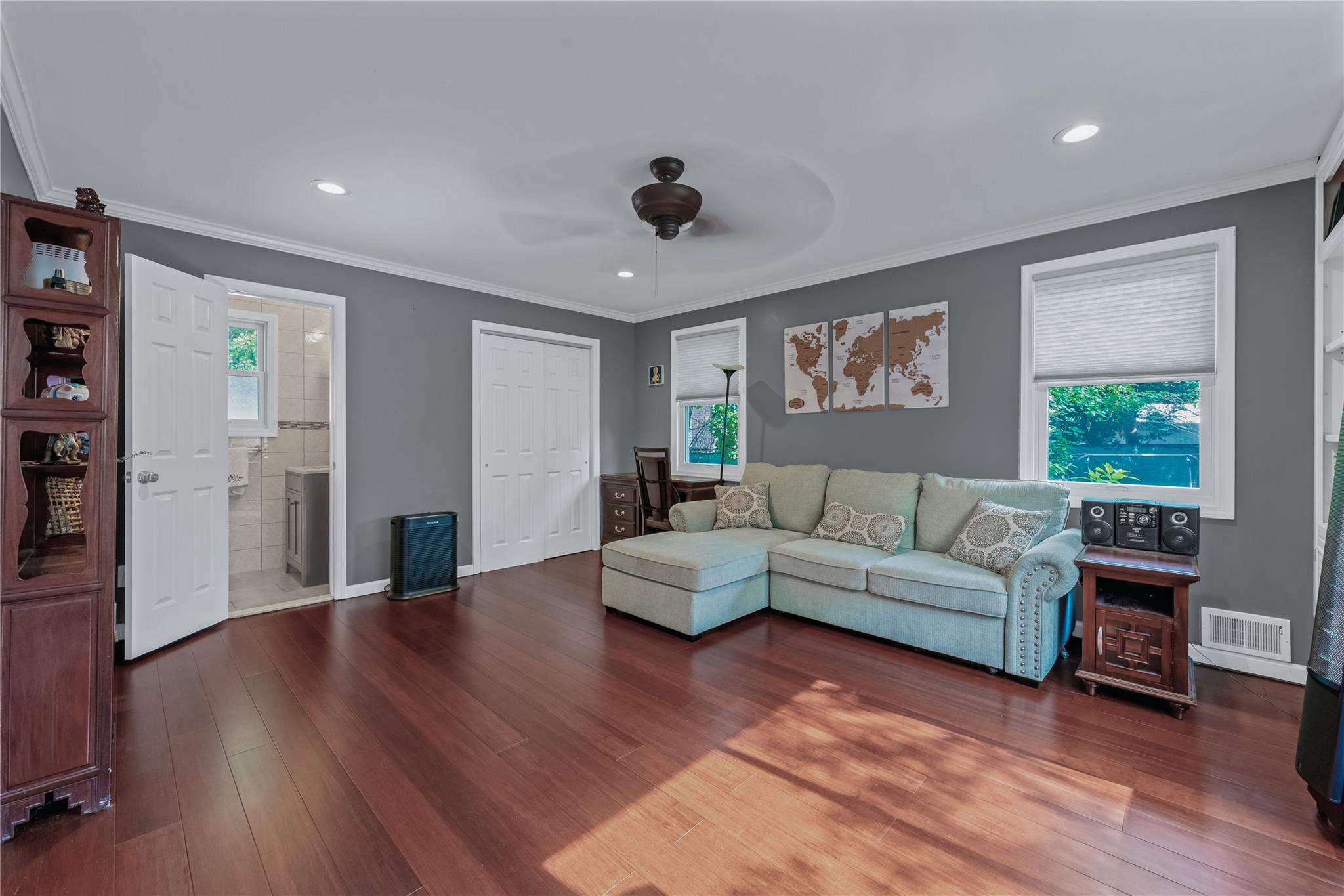 72 Harris Avenue, Hewlett, NY 11557