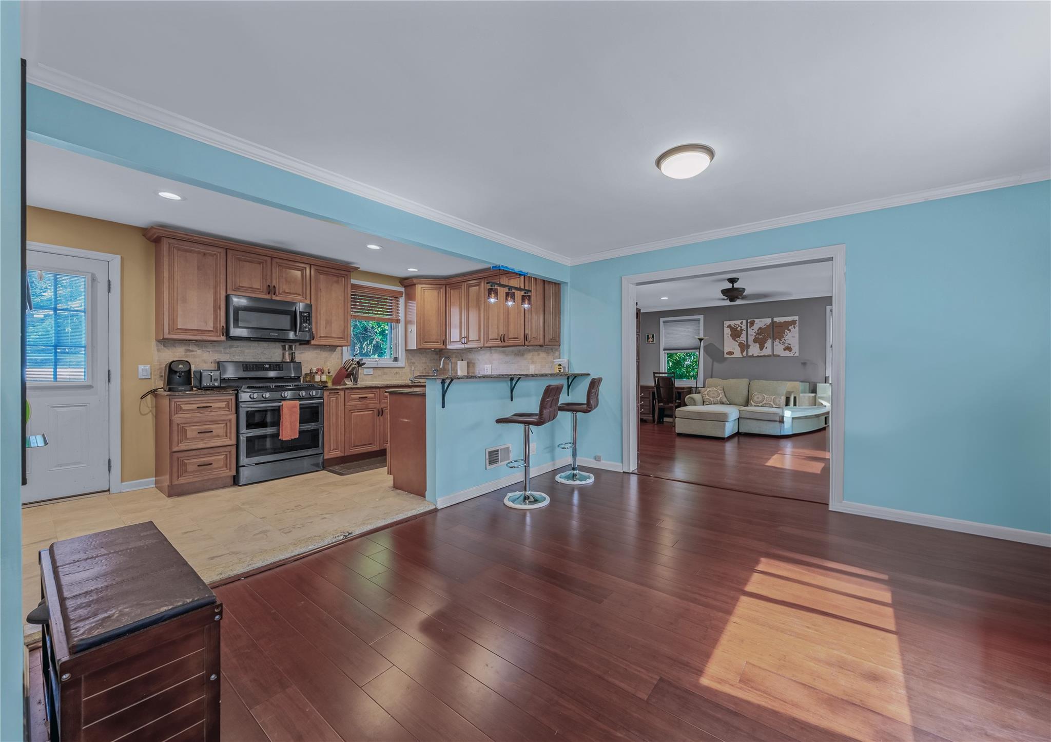 72 Harris Avenue, Hewlett, NY 11557