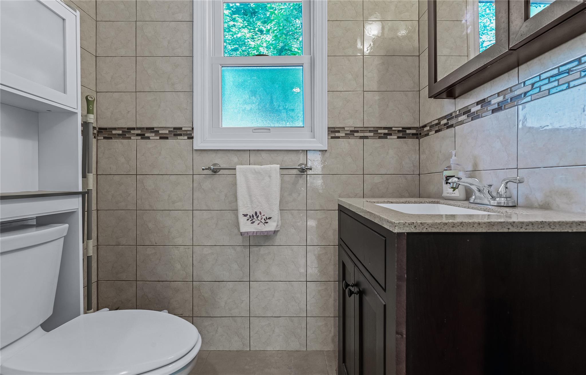 72 Harris Avenue, Hewlett, NY 11557