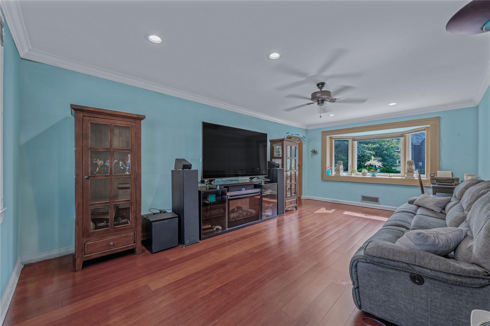 72 Harris Avenue, Hewlett, NY 11557