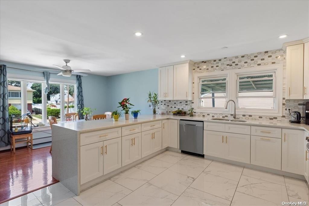 21 Oakley Avenue, Massapequa, NY 11758