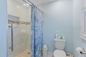 21 Oakley Avenue, Massapequa, NY 11758