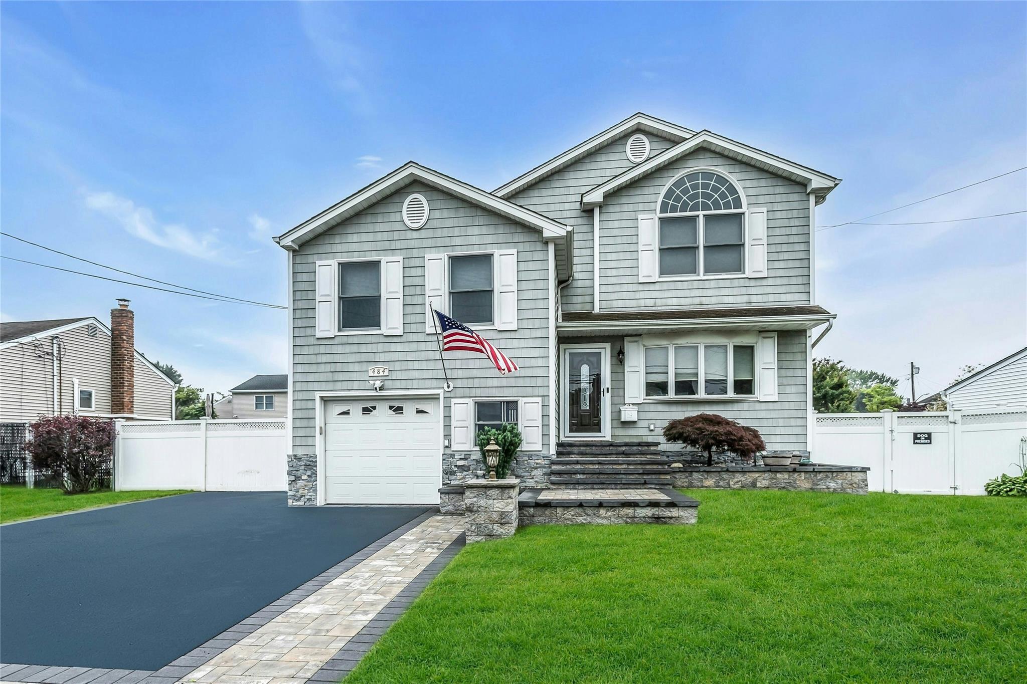 484 N Atlanta Avenue, Massapequa, NY 11758