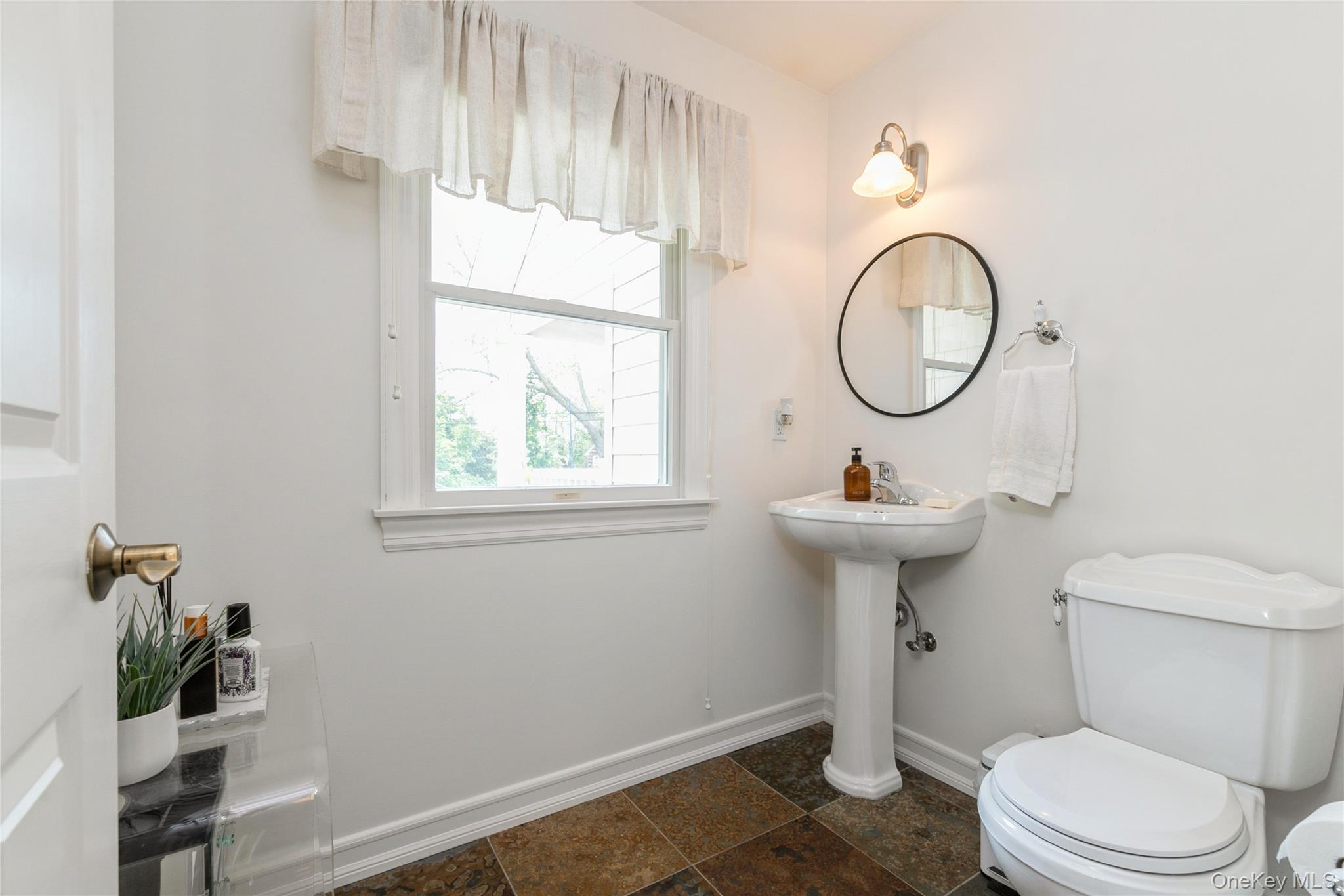 800 Ruth Road, Mattituck, NY 11952