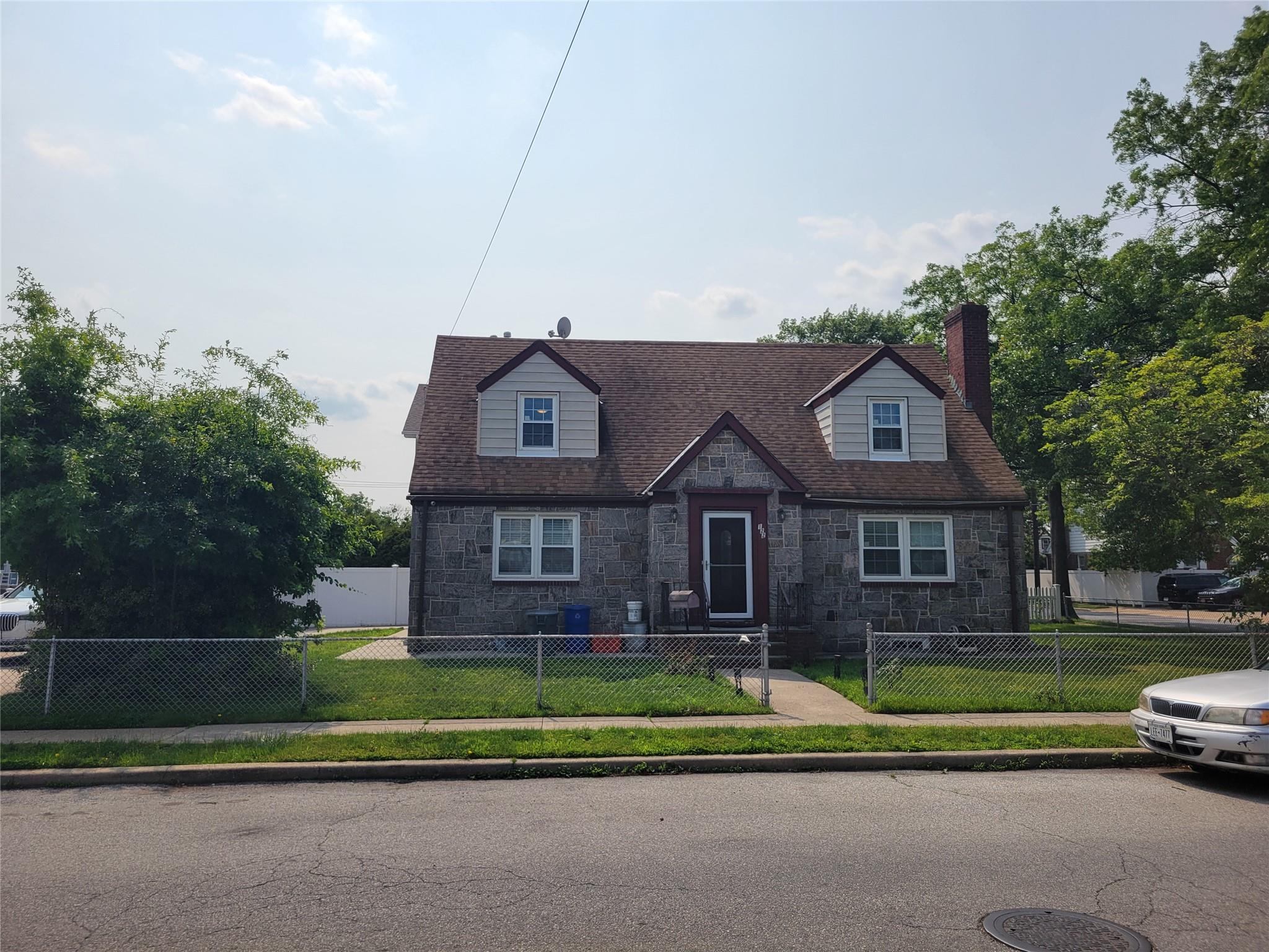 122 James Street, Franklin Square, NY 11010