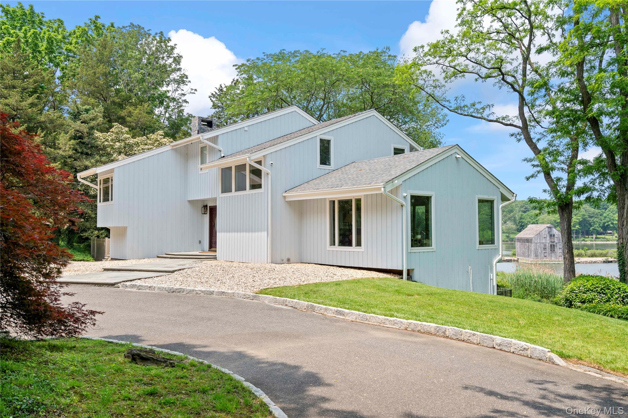 8 Pippin Lane, Lloyd Harbor, NY 11743