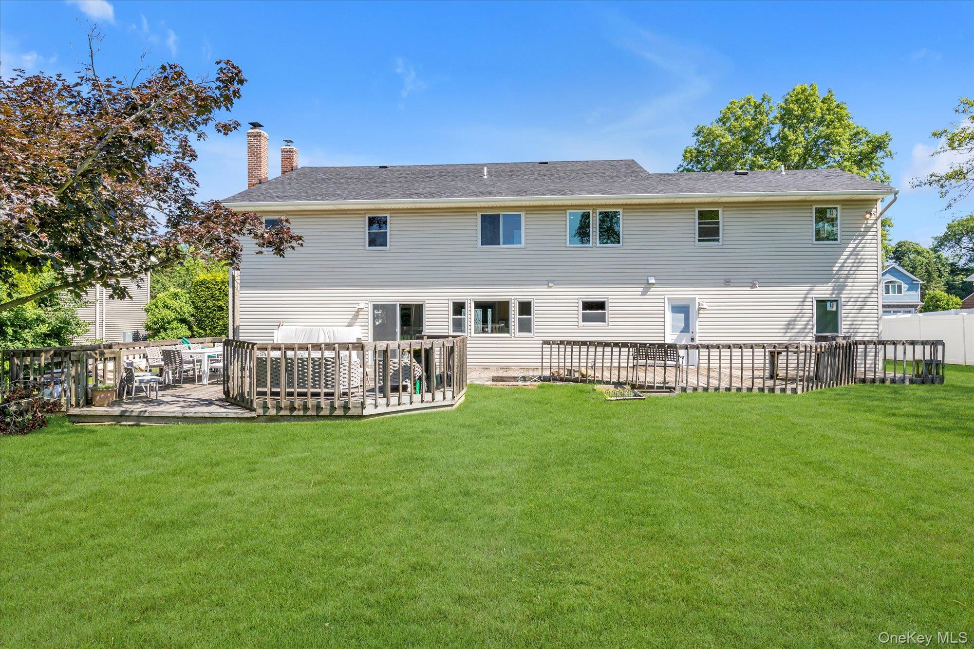 6 Victor Lane, Woodbury, NY 11797