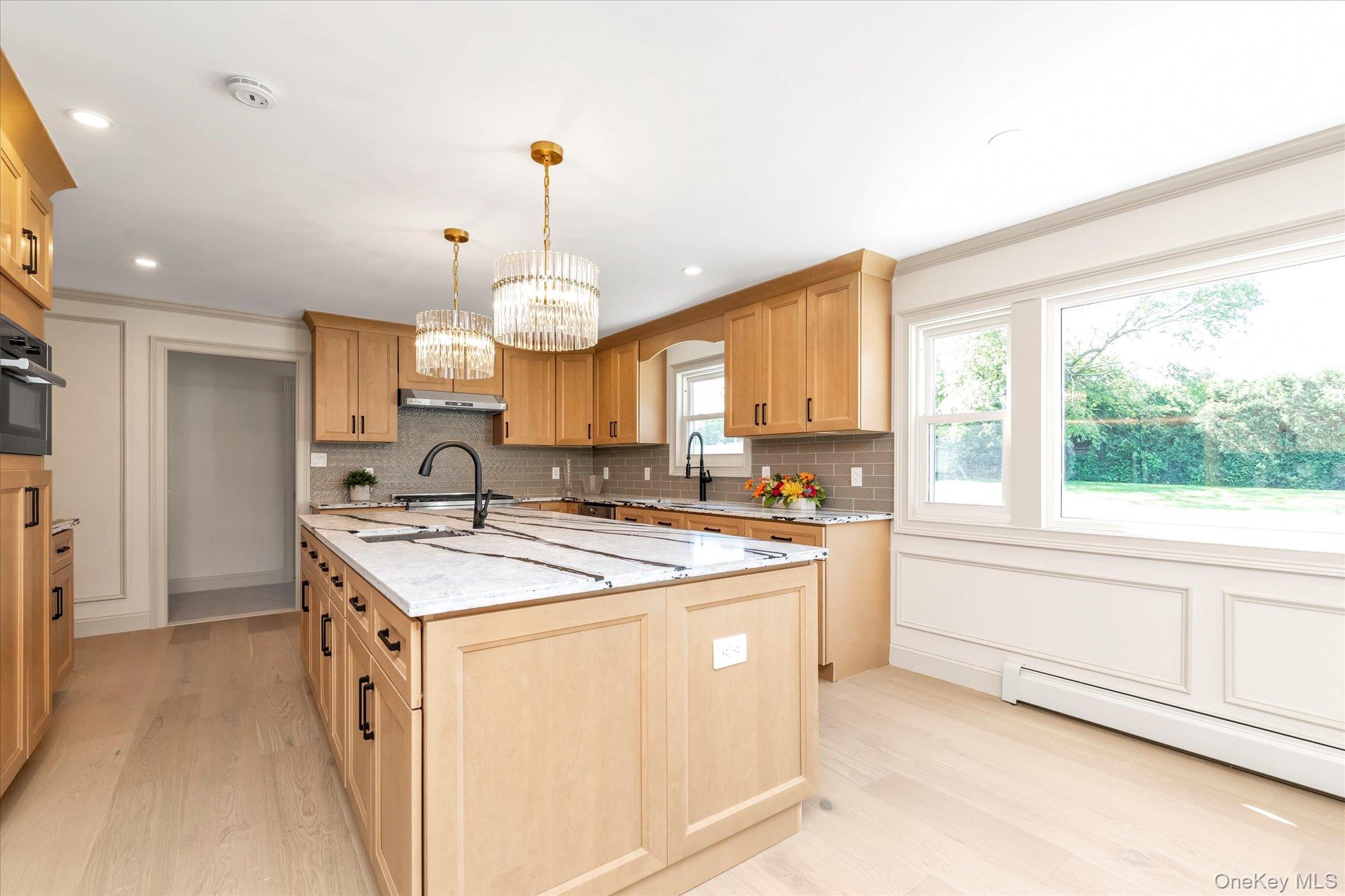 6 Victor Lane, Woodbury, NY 11797