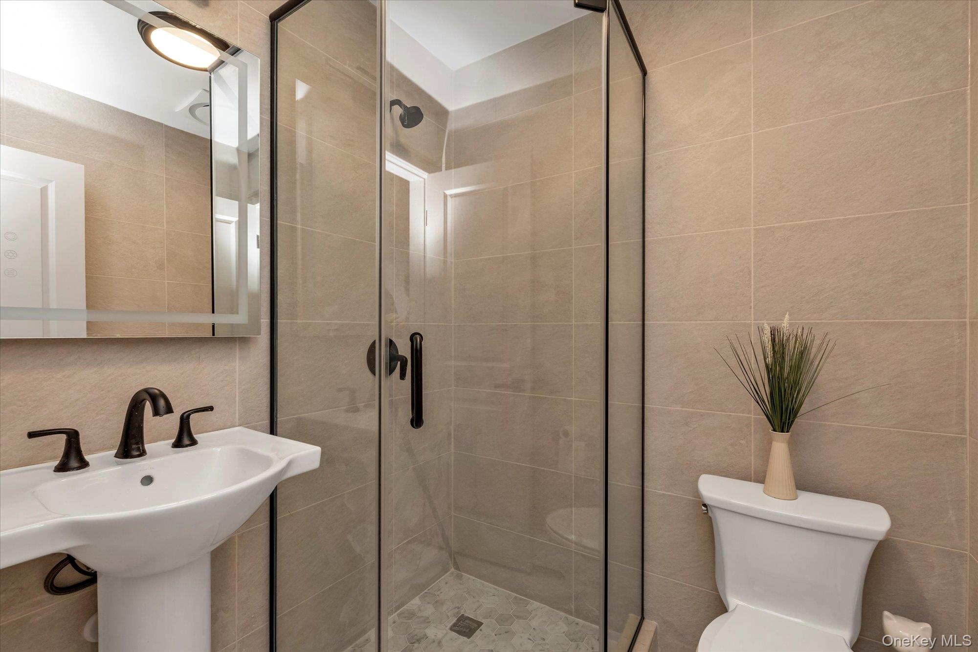 6 Victor Lane, Woodbury, NY 11797