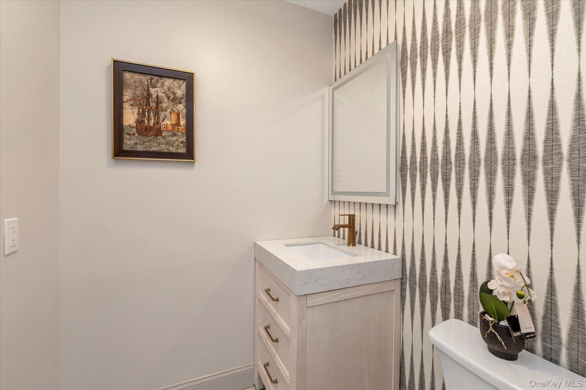 6 Victor Lane, Woodbury, NY 11797