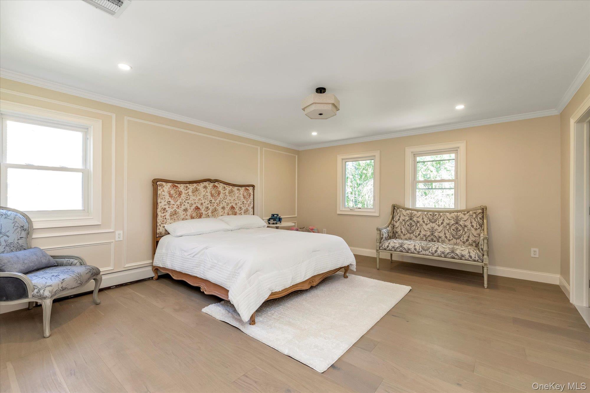 6 Victor Lane, Woodbury, NY 11797