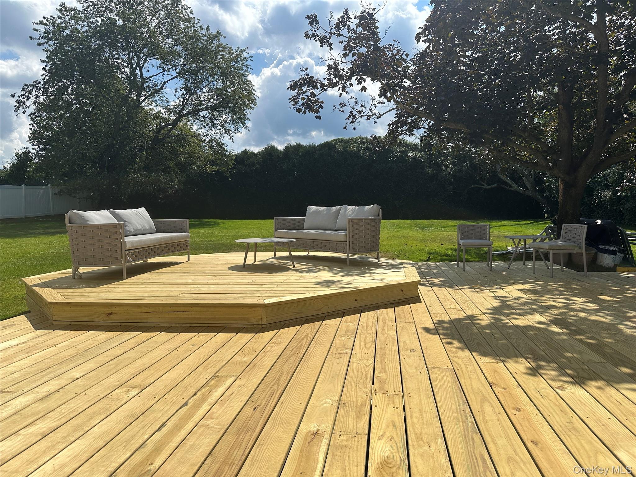 6 Victor Lane, Woodbury, NY 11797