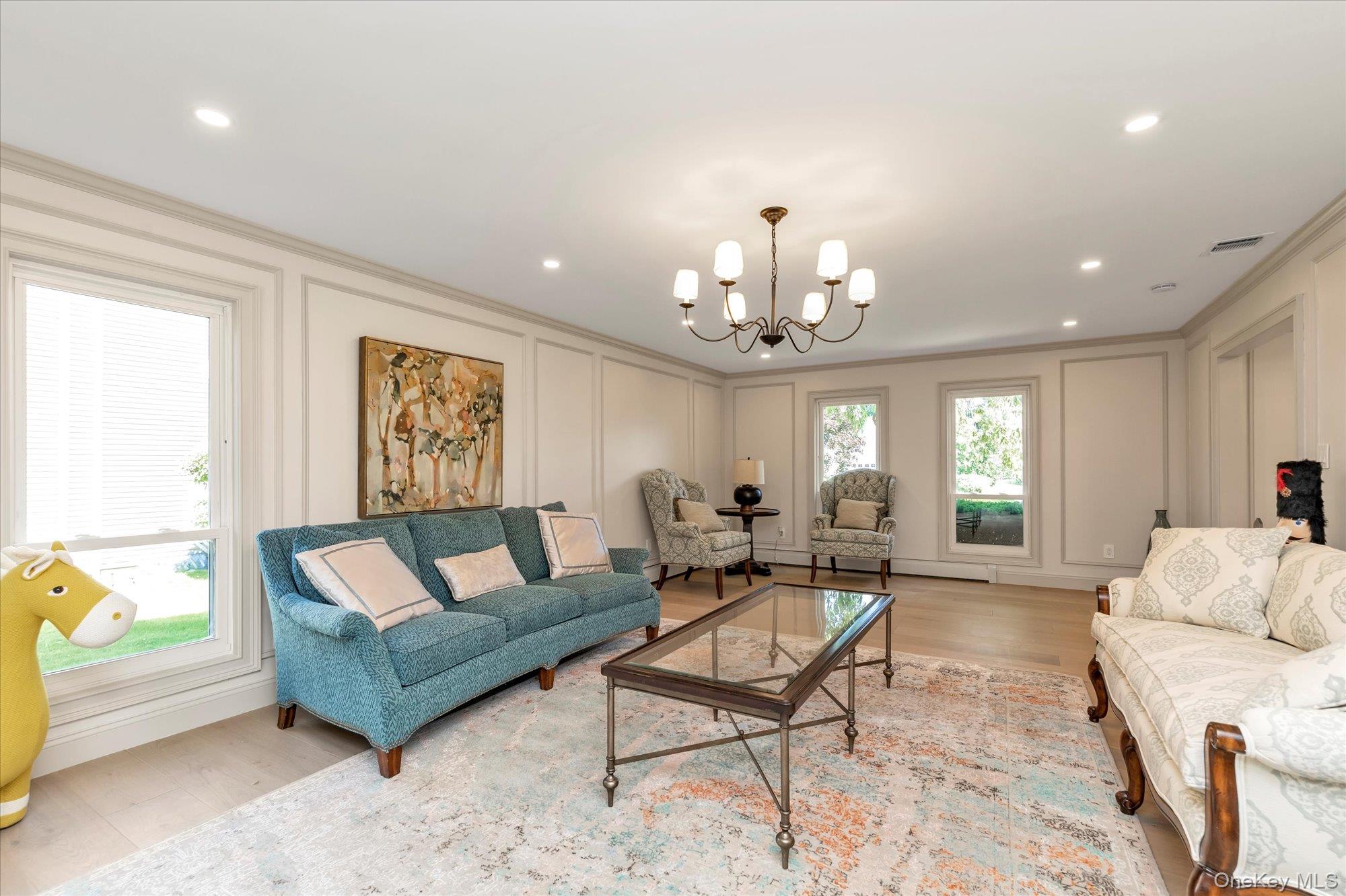 6 Victor Lane, Woodbury, NY 11797