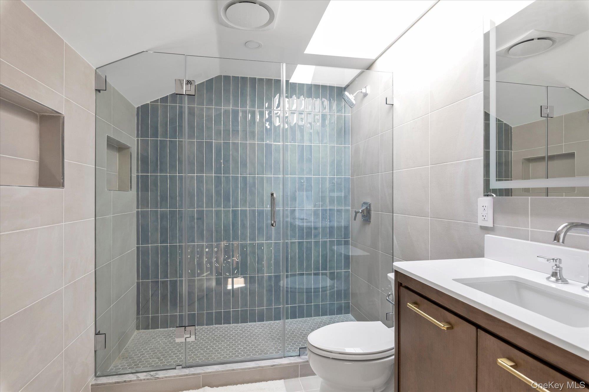 6 Victor Lane, Woodbury, NY 11797