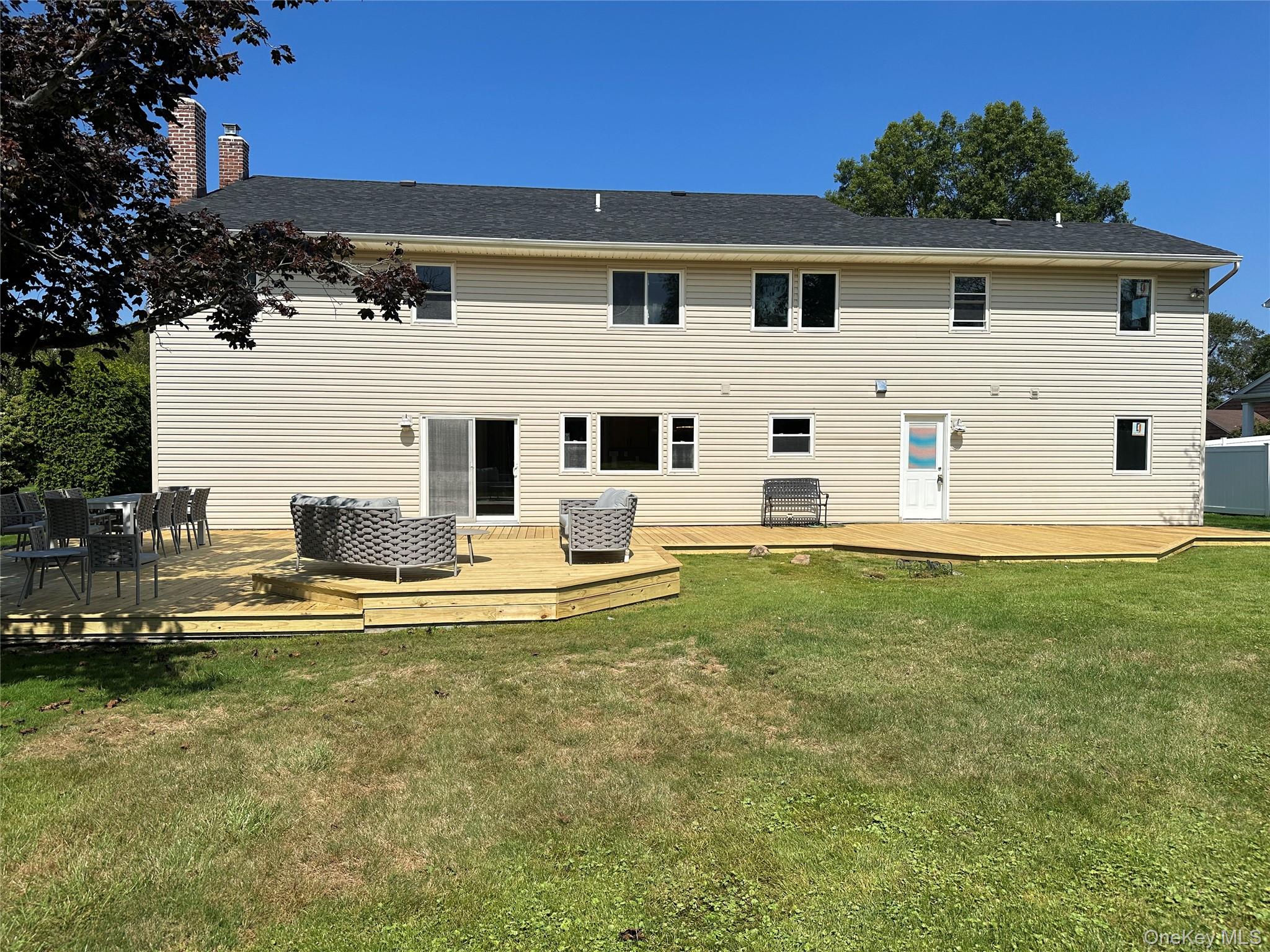 6 Victor Lane, Woodbury, NY 11797