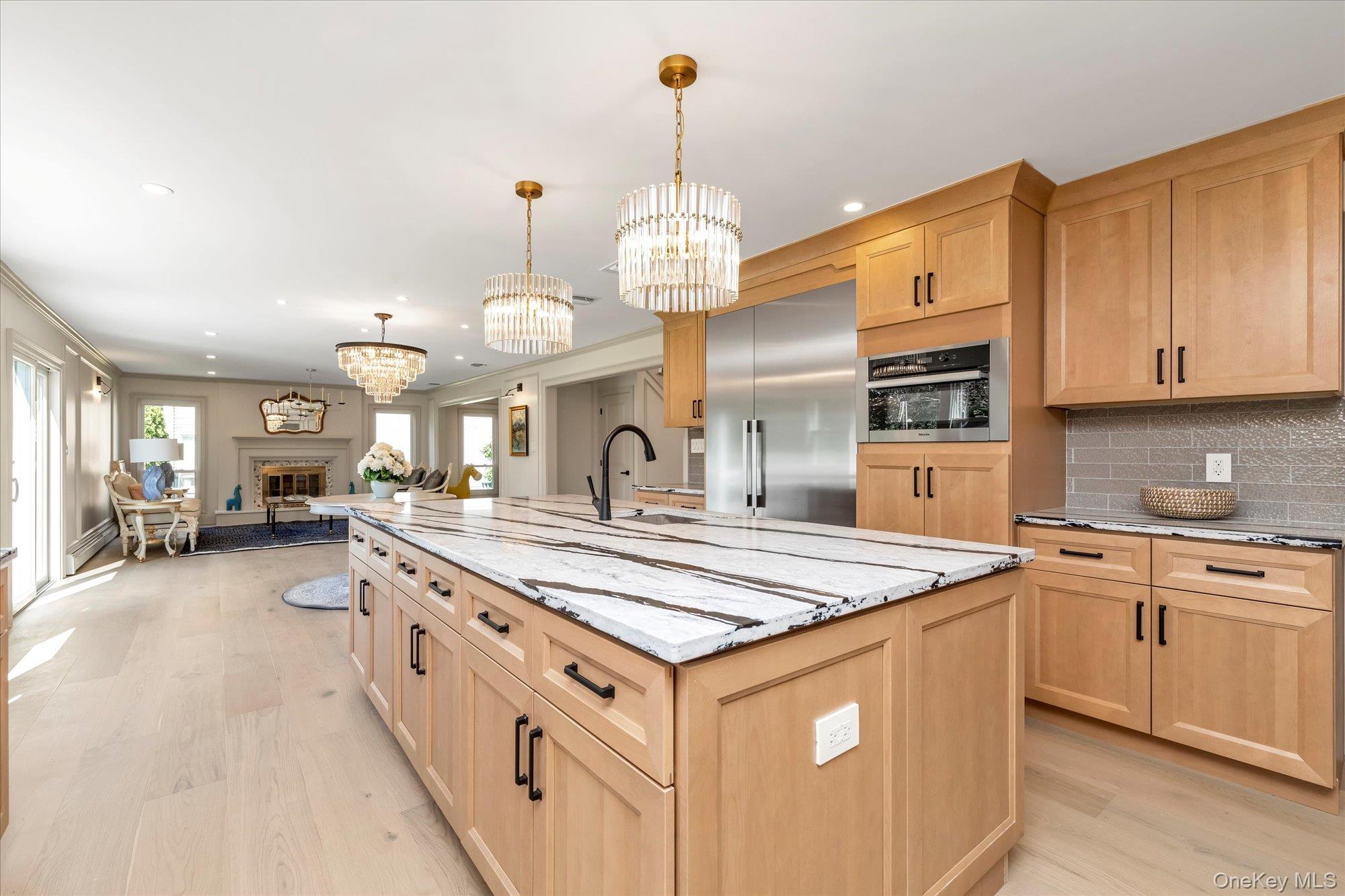 6 Victor Lane, Woodbury, NY 11797