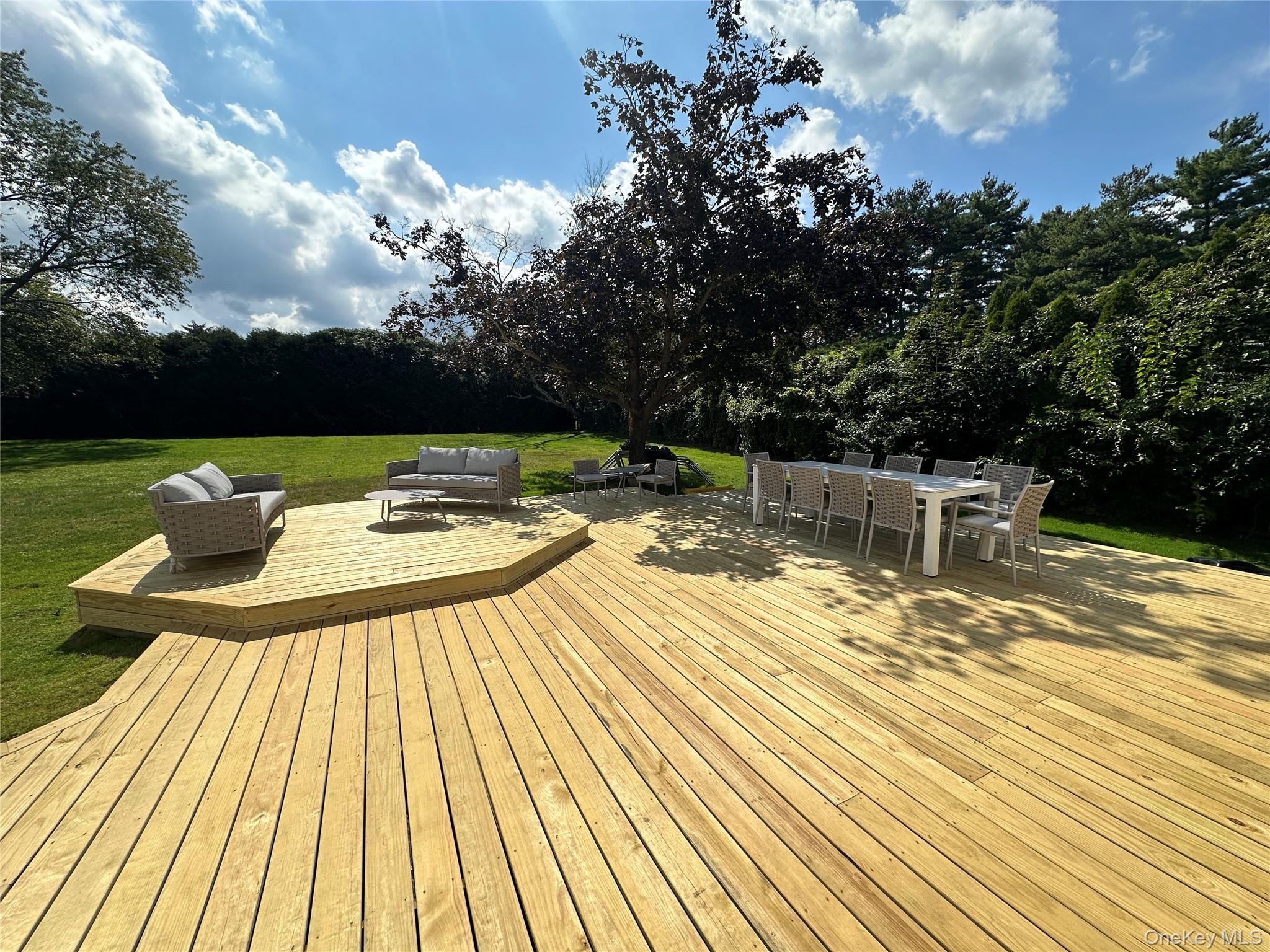 6 Victor Lane, Woodbury, NY 11797