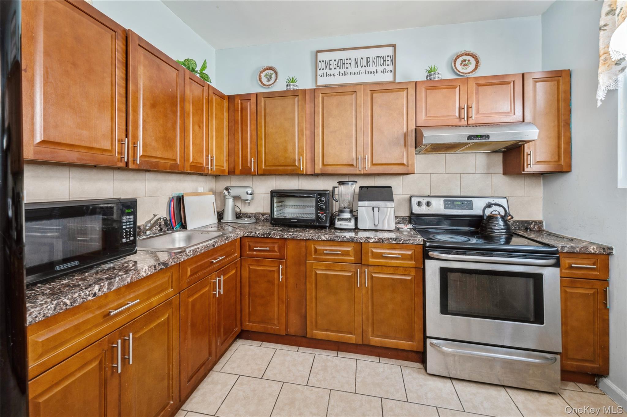 149 S 10th Avenue, Mount Vernon, NY 10550