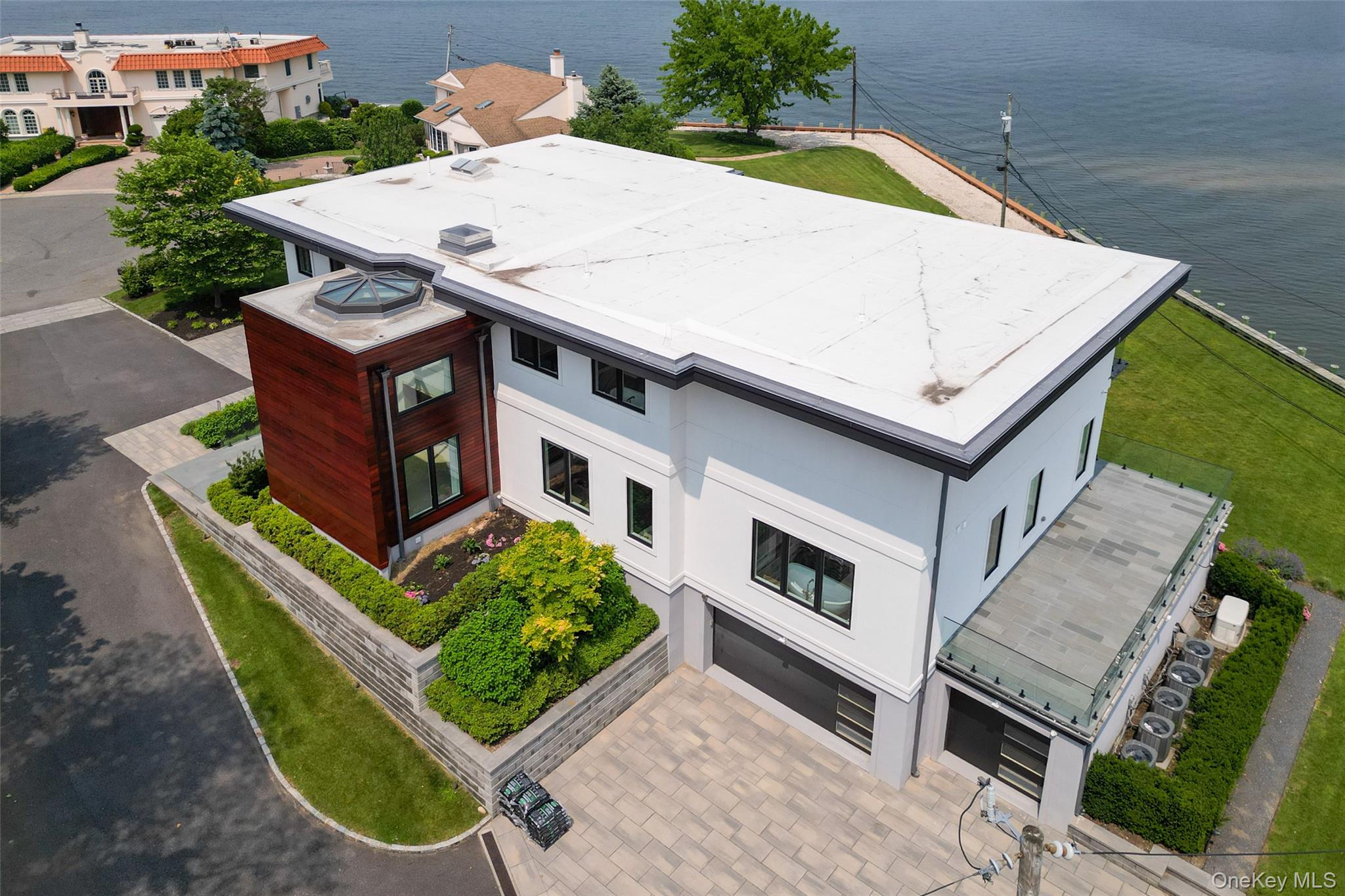 70 Candy Ln, Great Neck, NY 11023