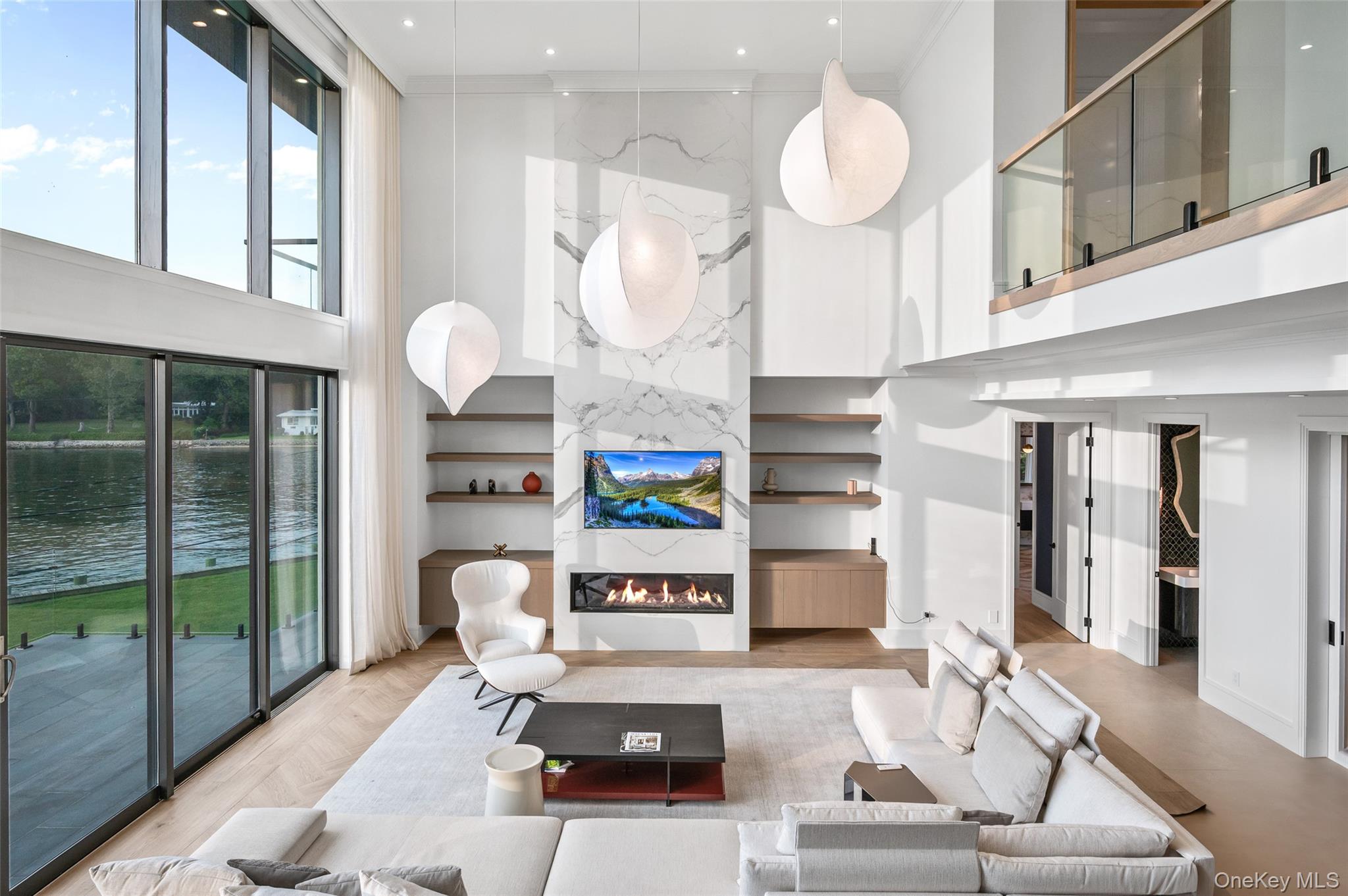 70 Candy Ln, Great Neck, NY 11023