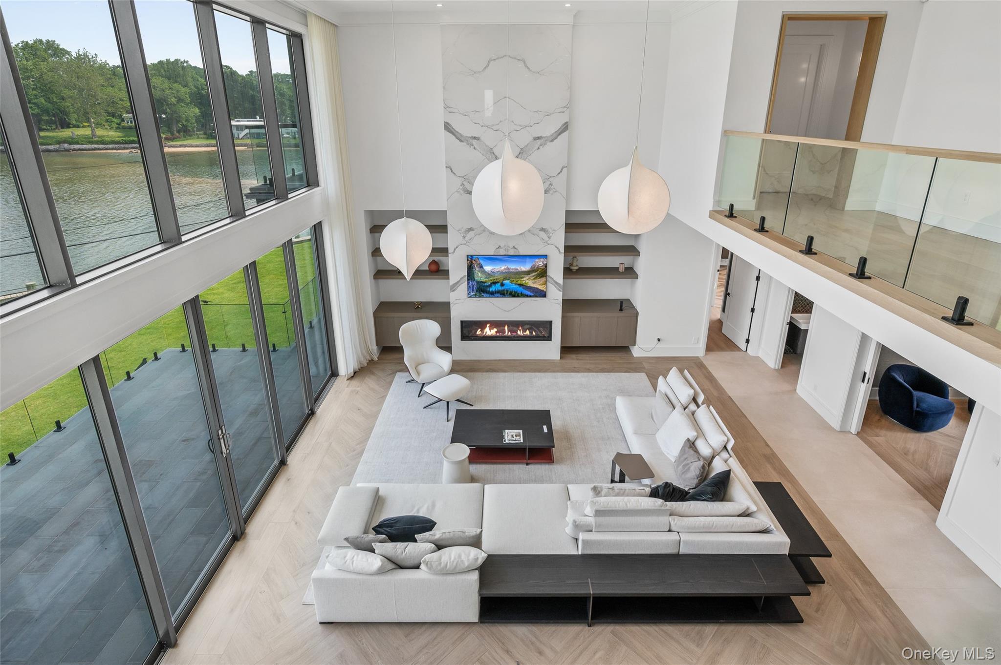 70 Candy Ln, Great Neck, NY 11023