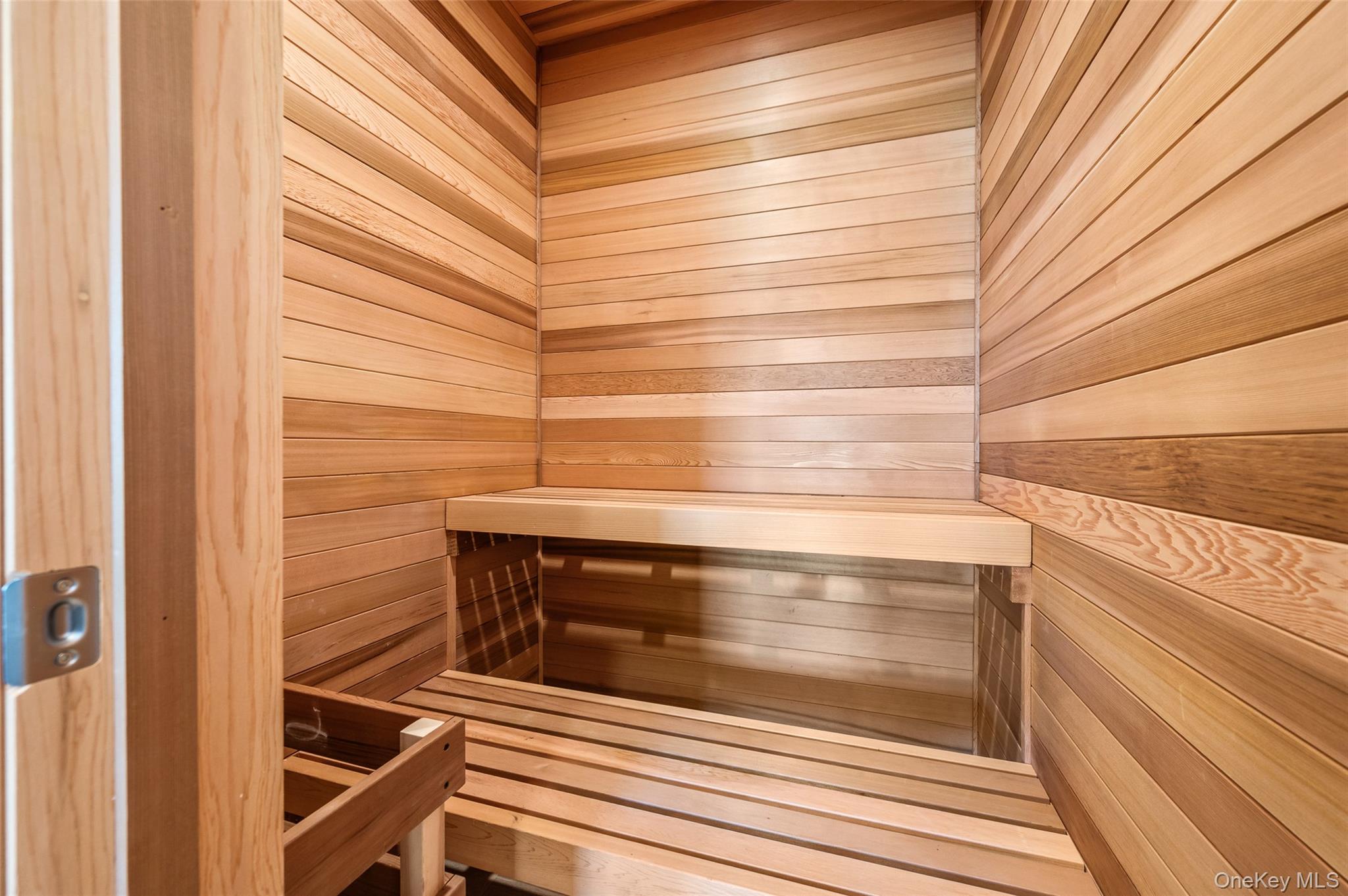 70 Candy Ln, Great Neck, NY 11023