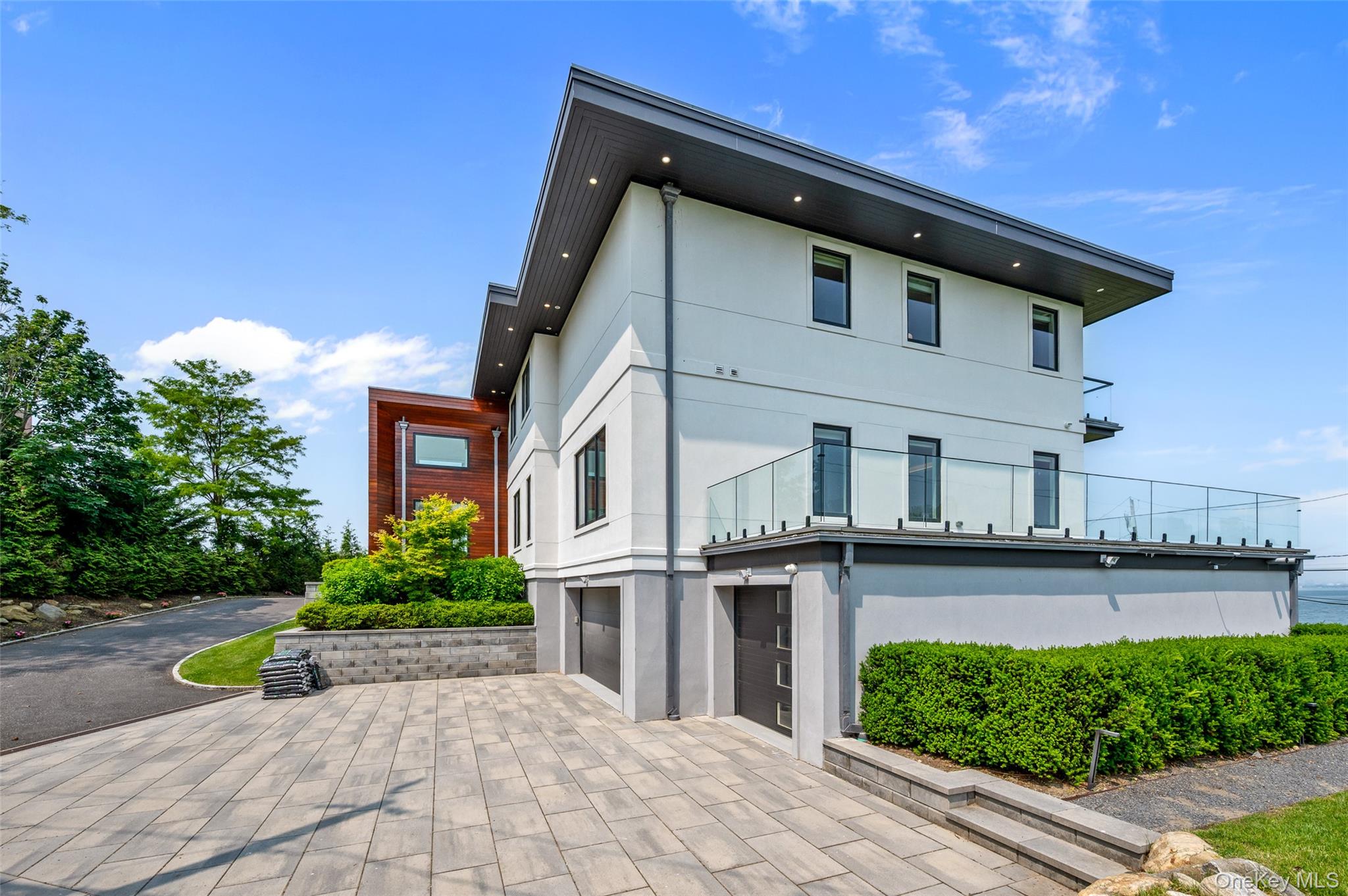 70 Candy Ln, Great Neck, NY 11023