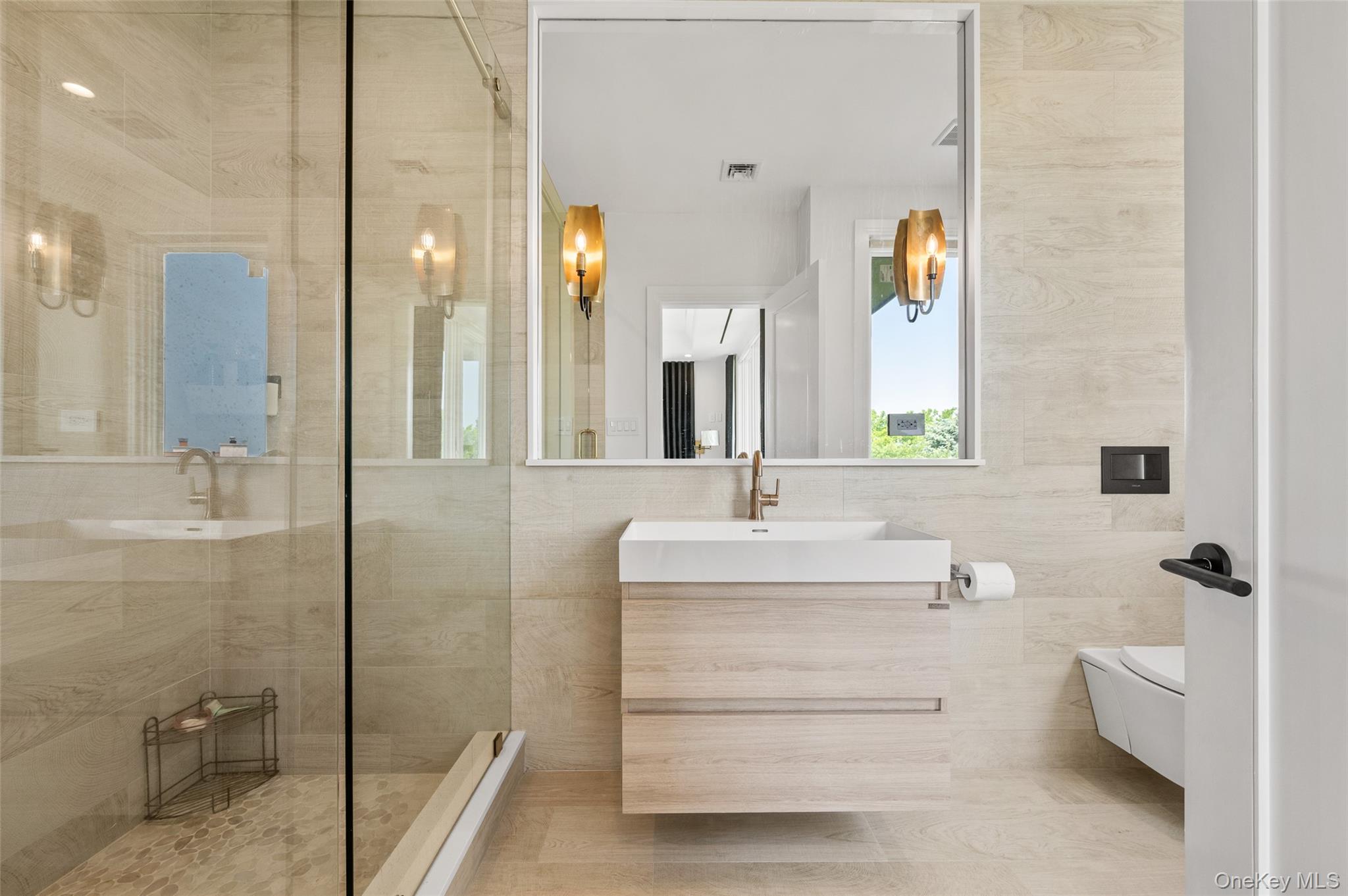 70 Candy Ln, Great Neck, NY 11023