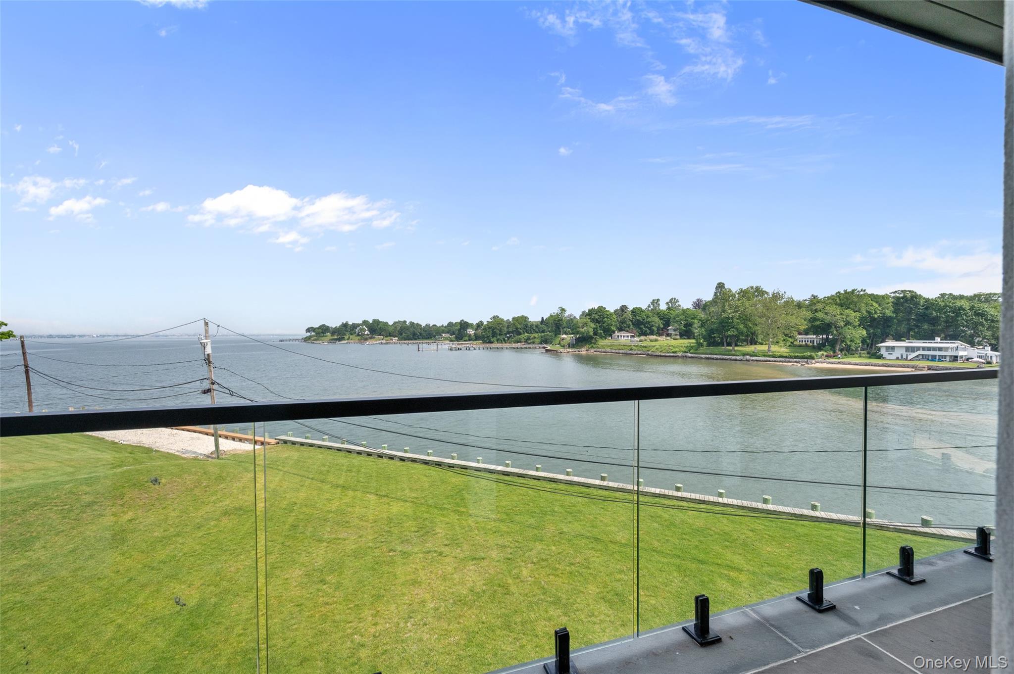 70 Candy Ln, Great Neck, NY 11023