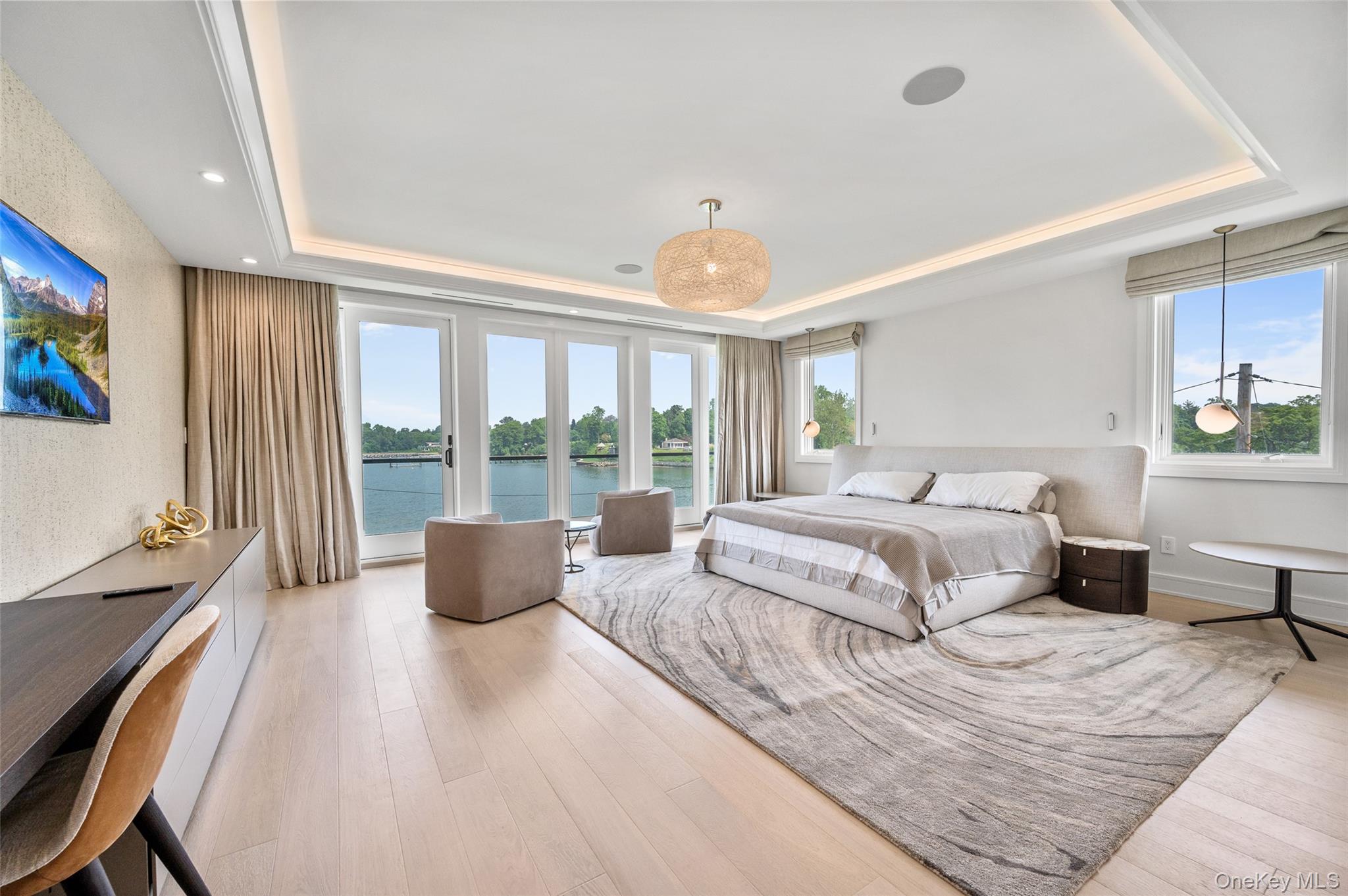 70 Candy Ln, Great Neck, NY 11023