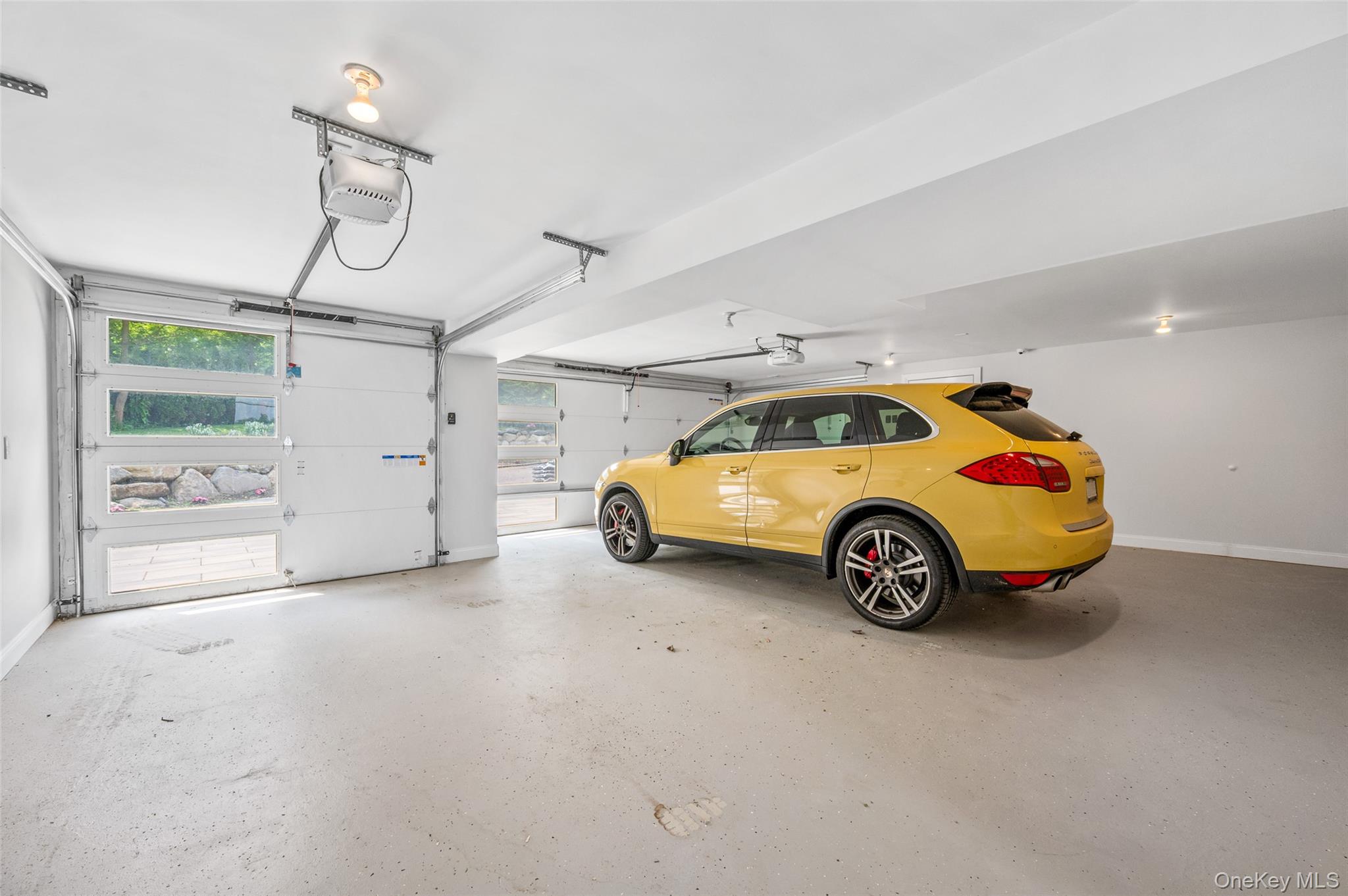 70 Candy Ln, Great Neck, NY 11023