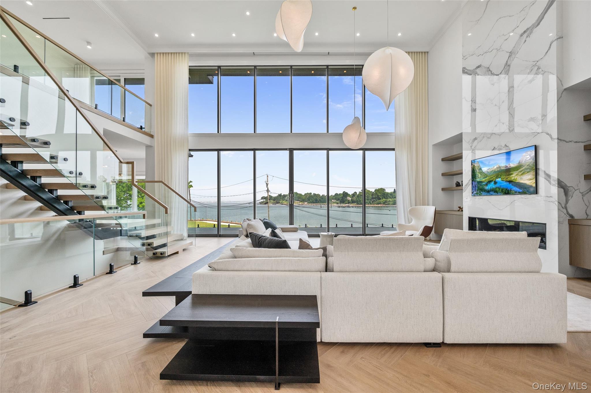 70 Candy Ln, Great Neck, NY 11023